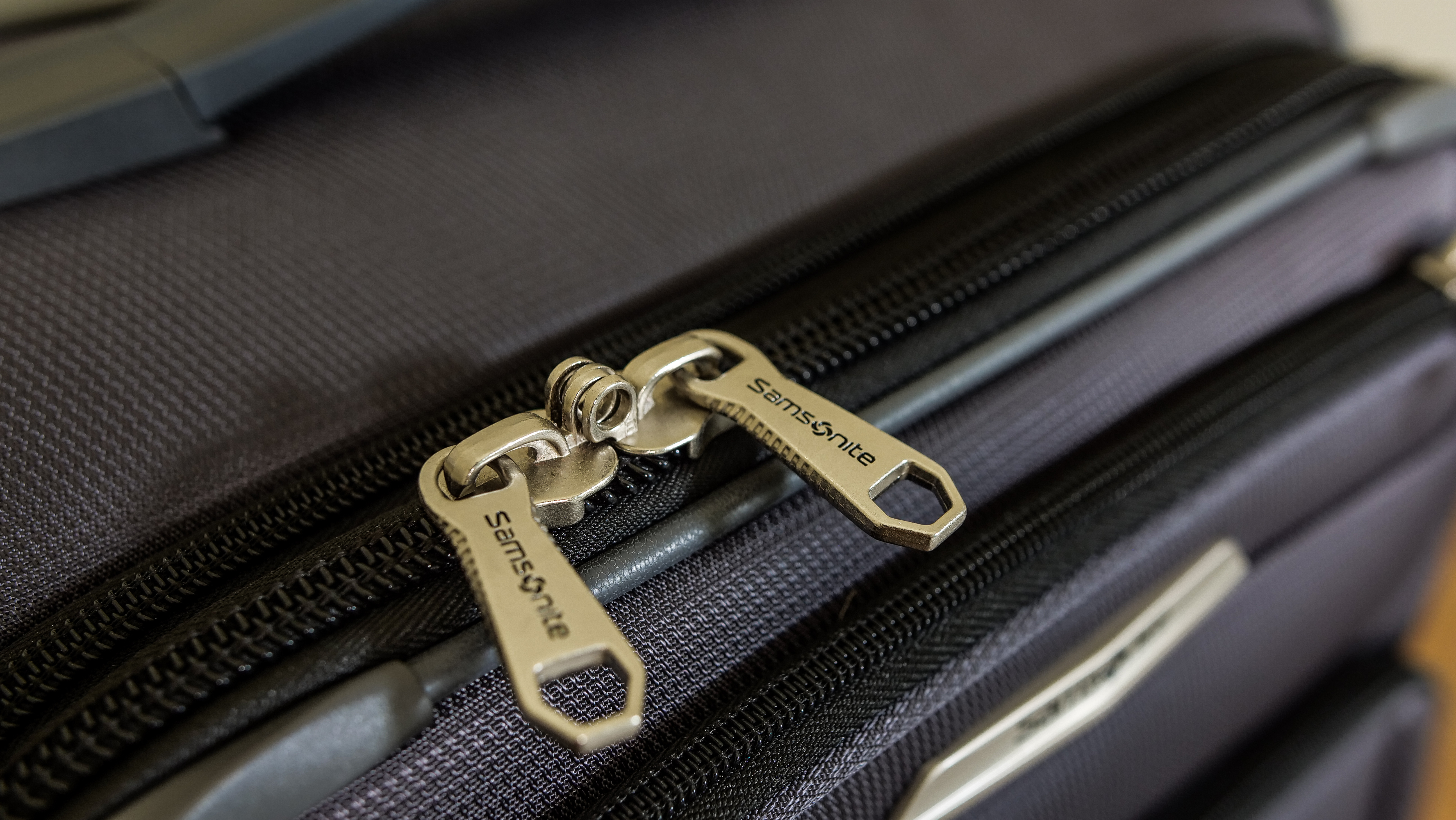 Samsonite Solyte DLX zippers Samsonite Solyte DLX zippers