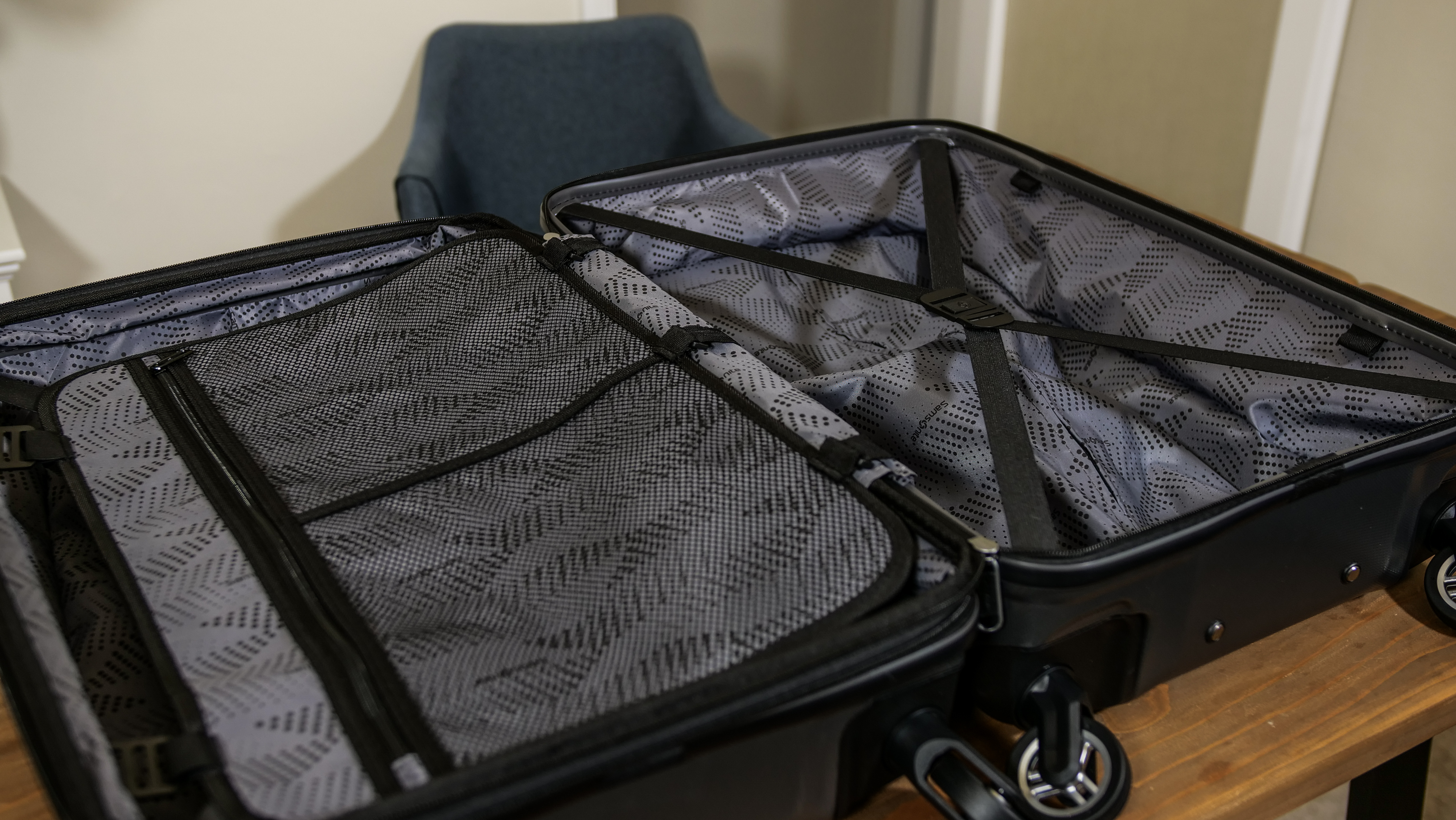 Samsonite Winfield 3 DLX Interior Compartments