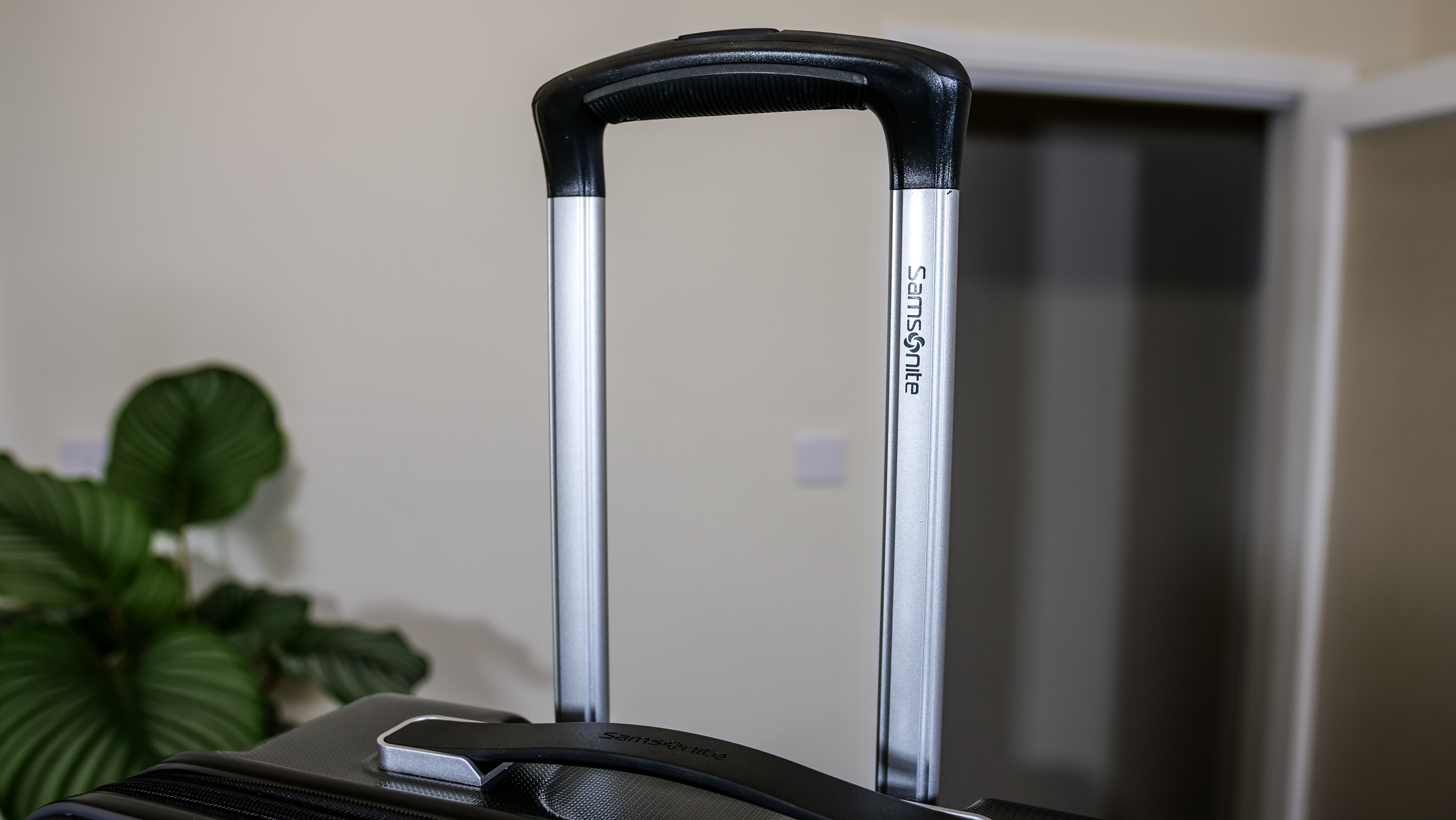 Samsonite Winfield 3 DLX Telescopic handle