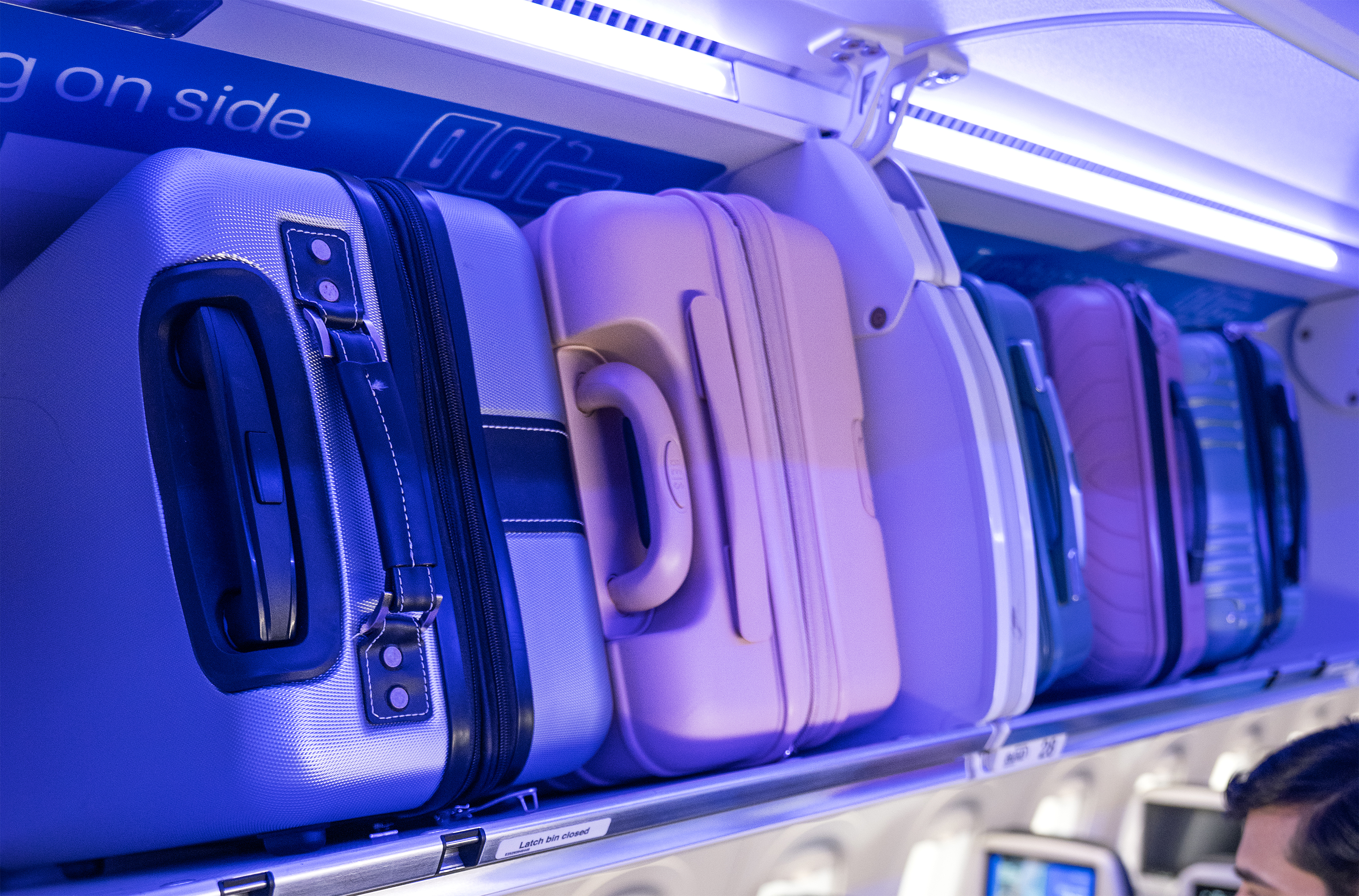 United A321neo luggage bin copy
