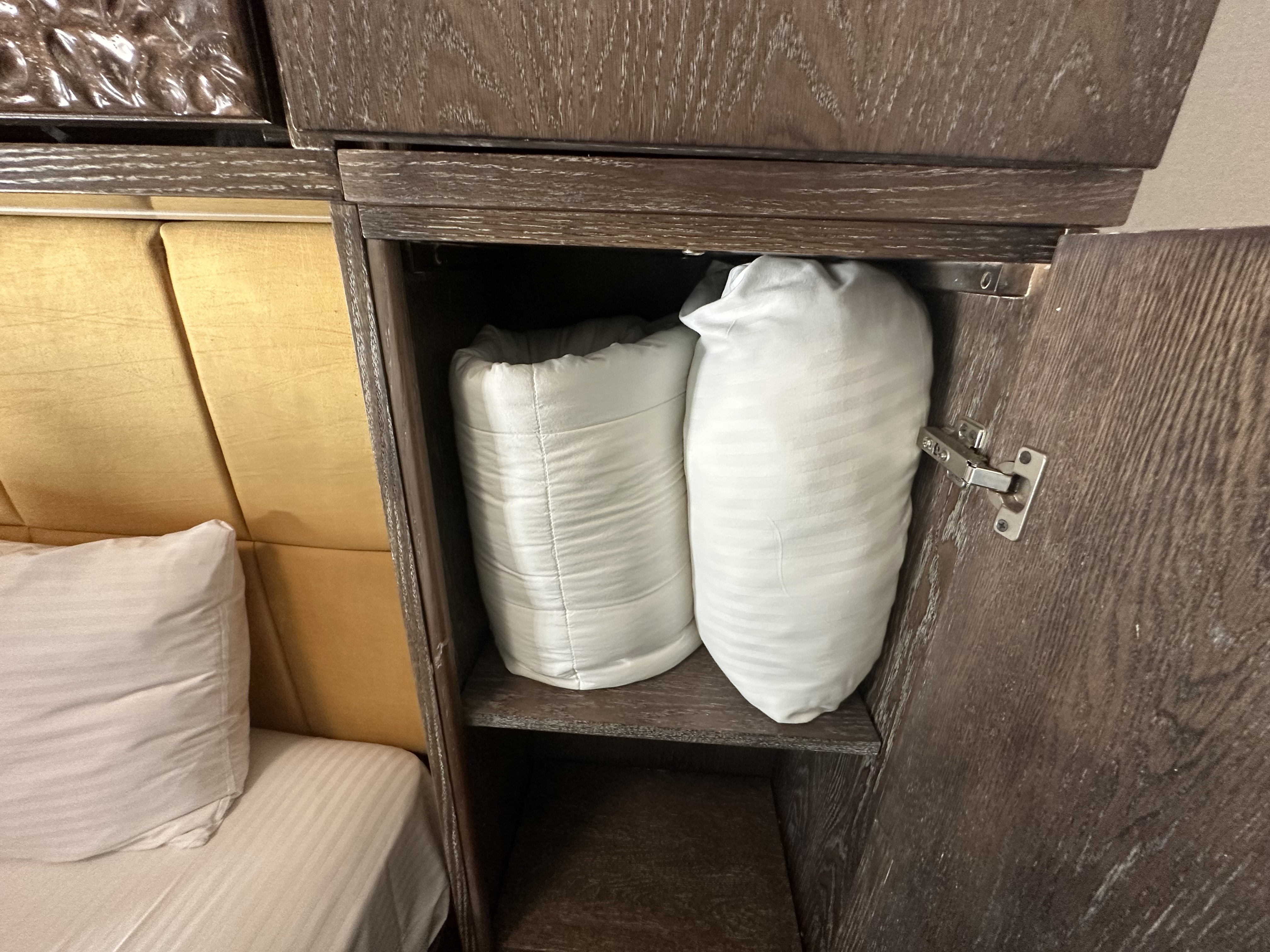Waterman Additional Pillows 