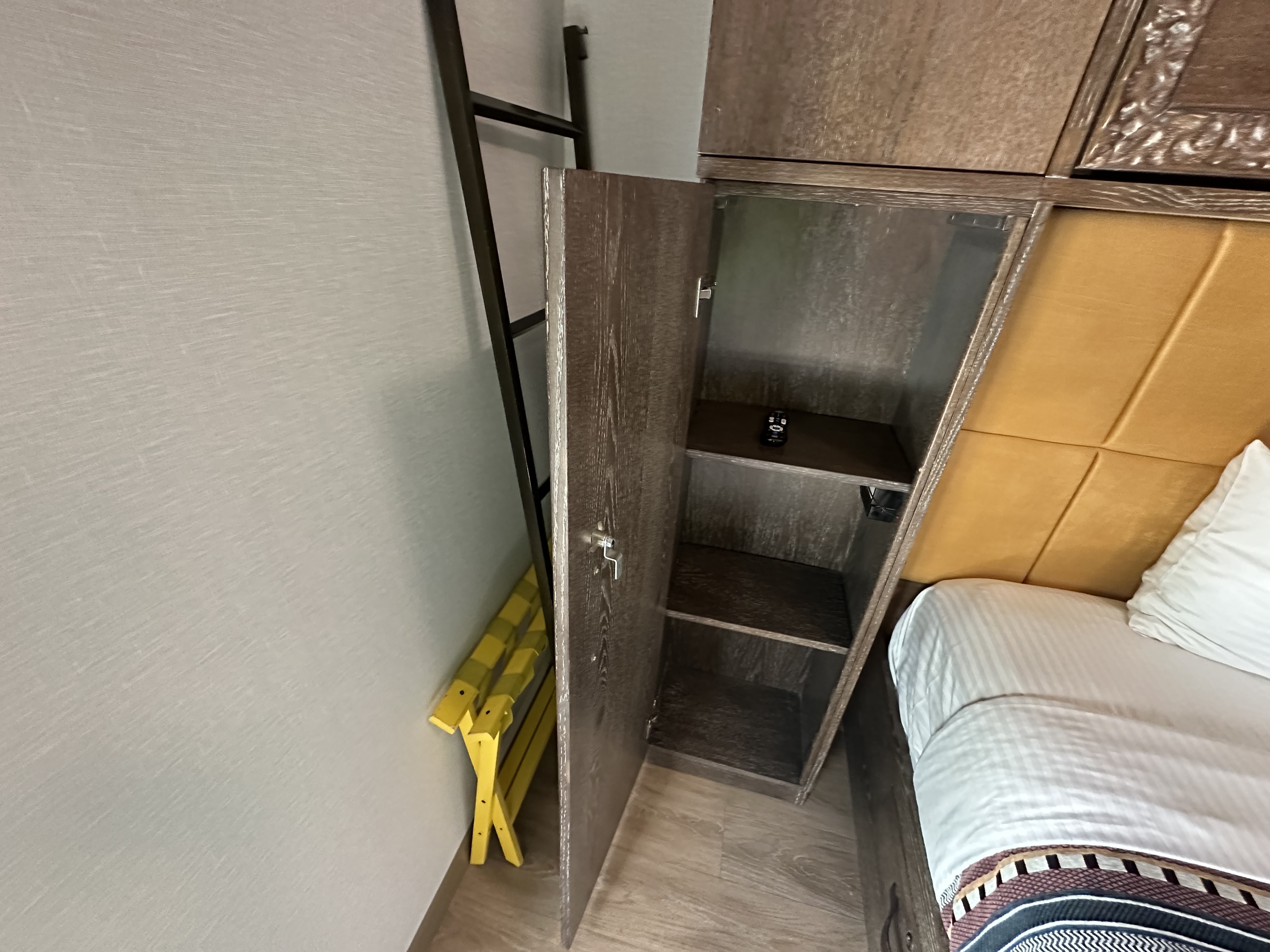 Waterman Bed Closet 