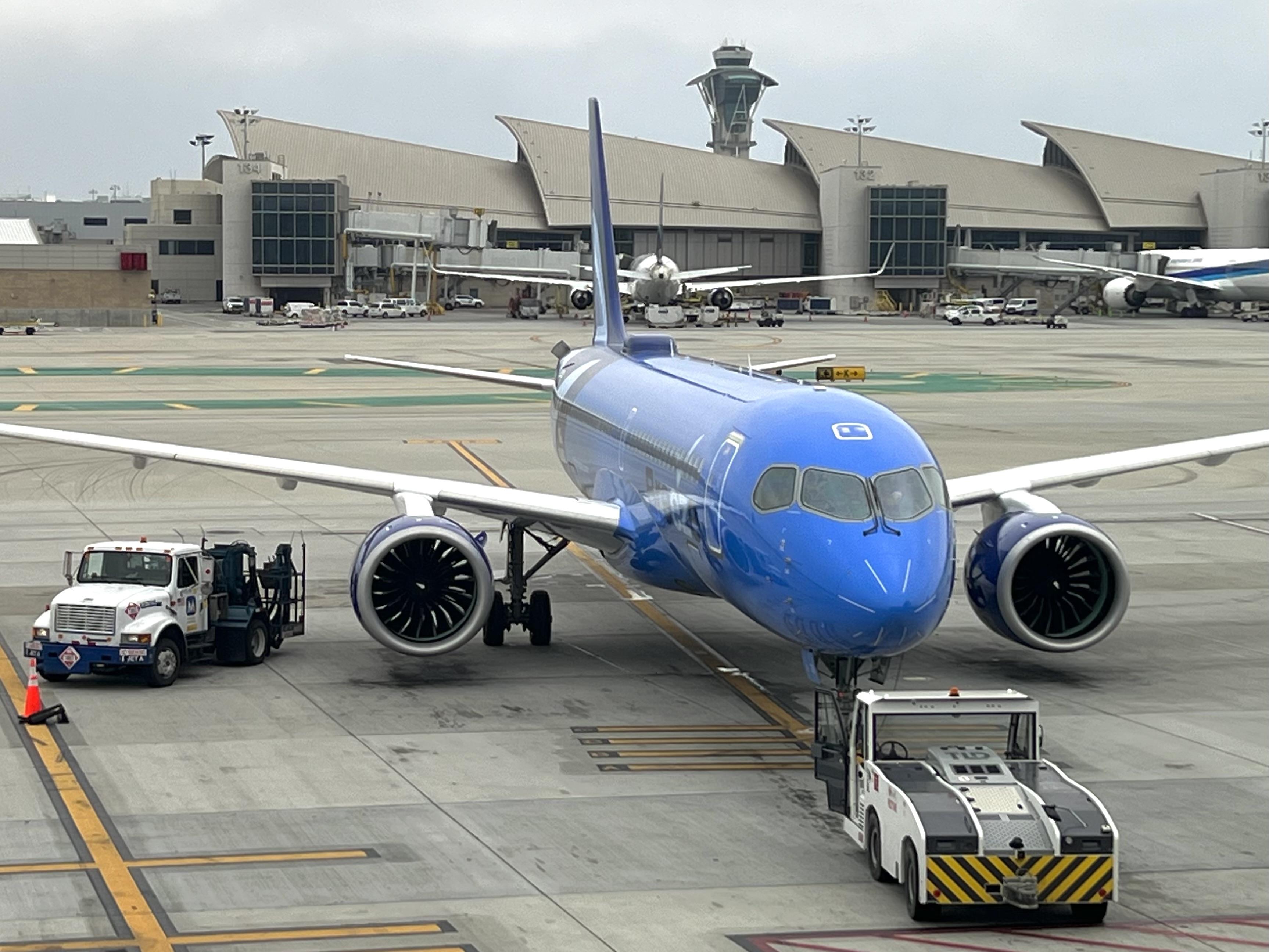 Breeze Airways A220 at LAX