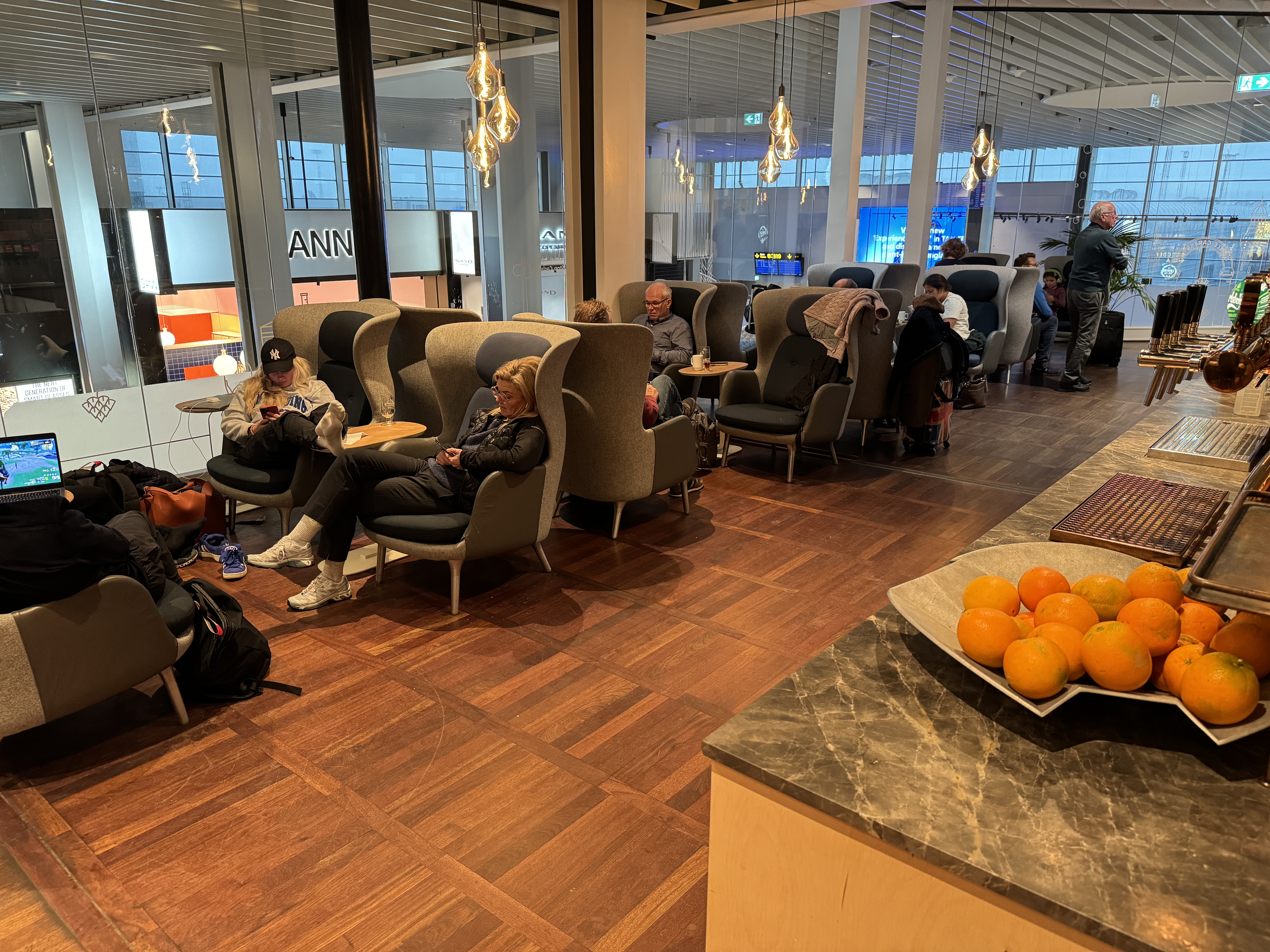 Carlsberg Aviator Lounge CPH right seating