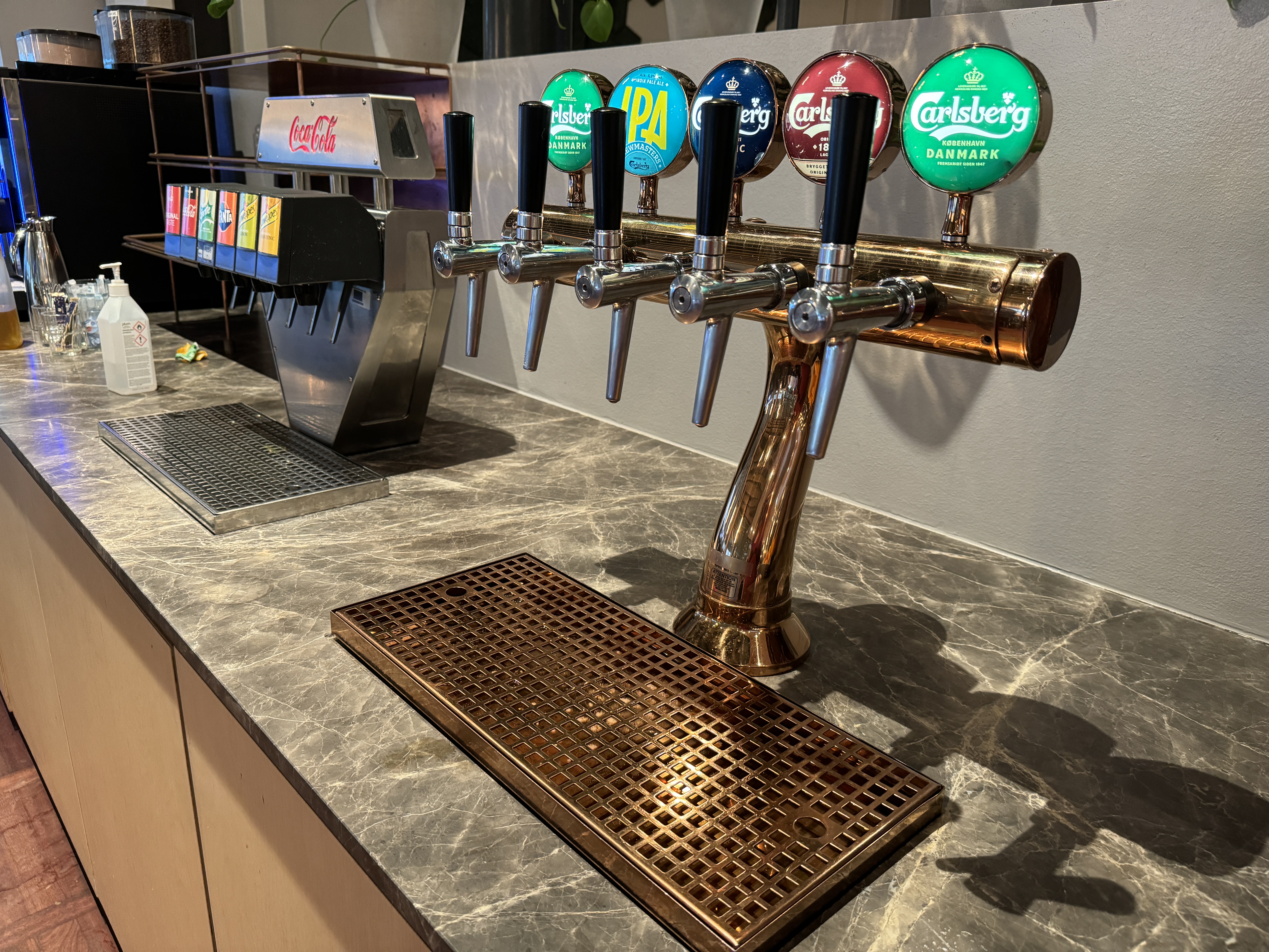Carlsberg Aviator Lounge CPH taps