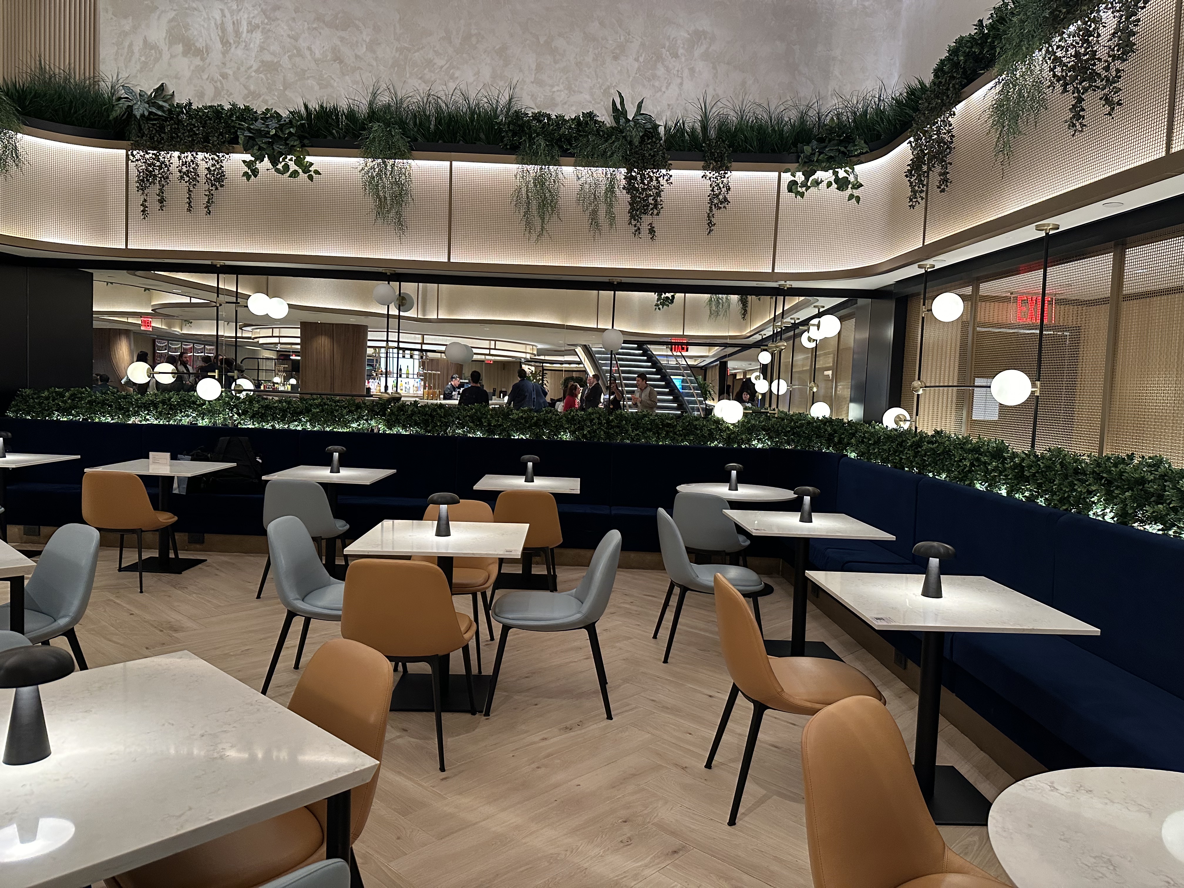 Chase LGA lounge dining