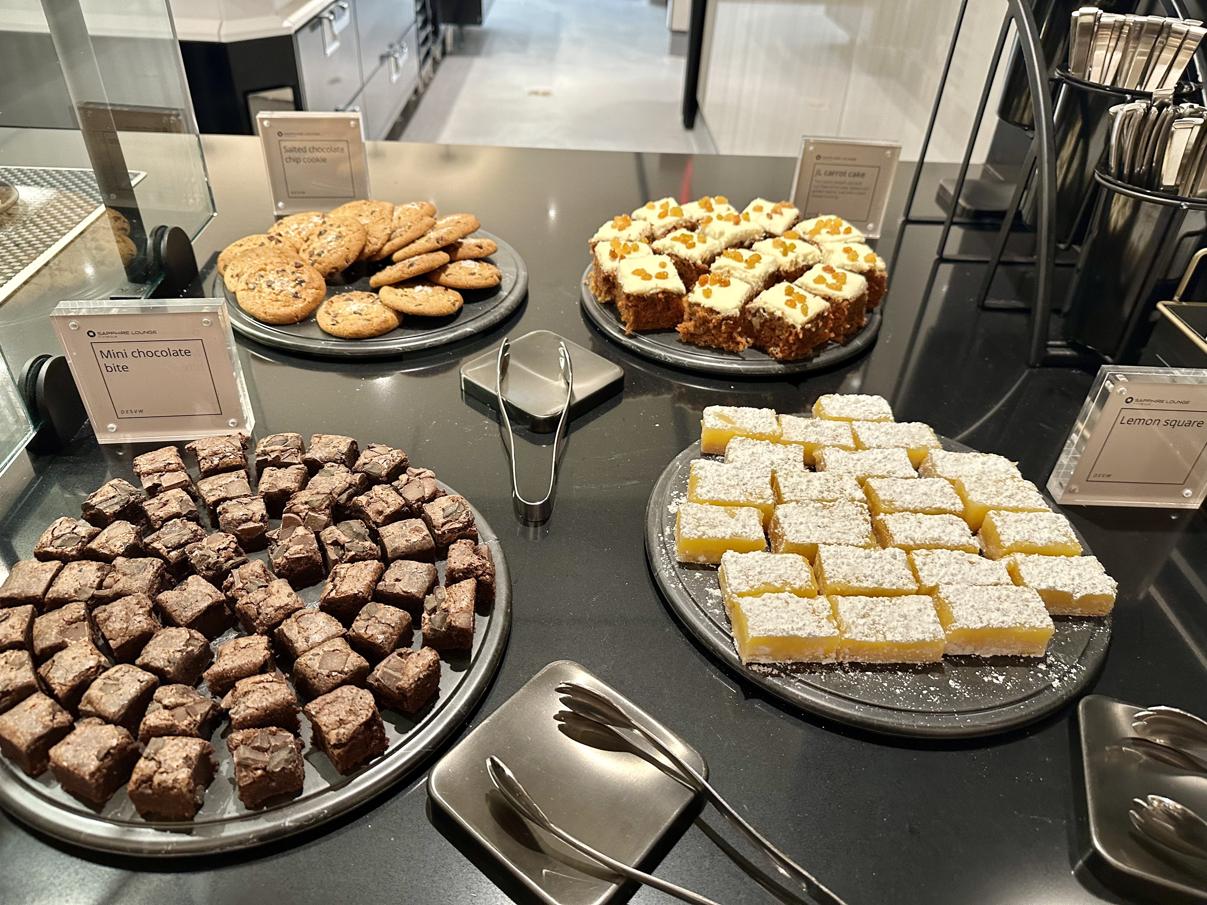Chase lounge LGA dessert