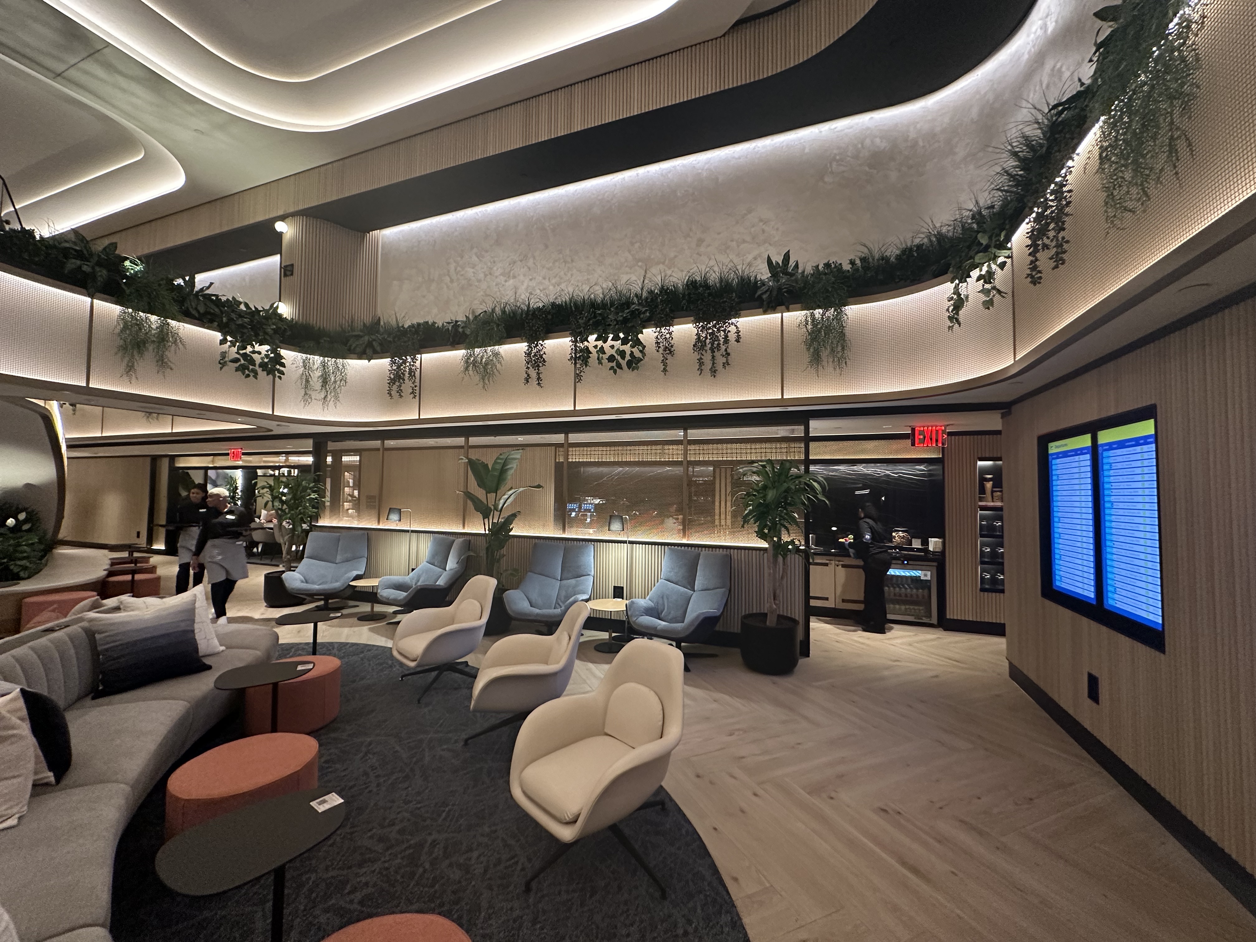 Chase lounge flight info LGA