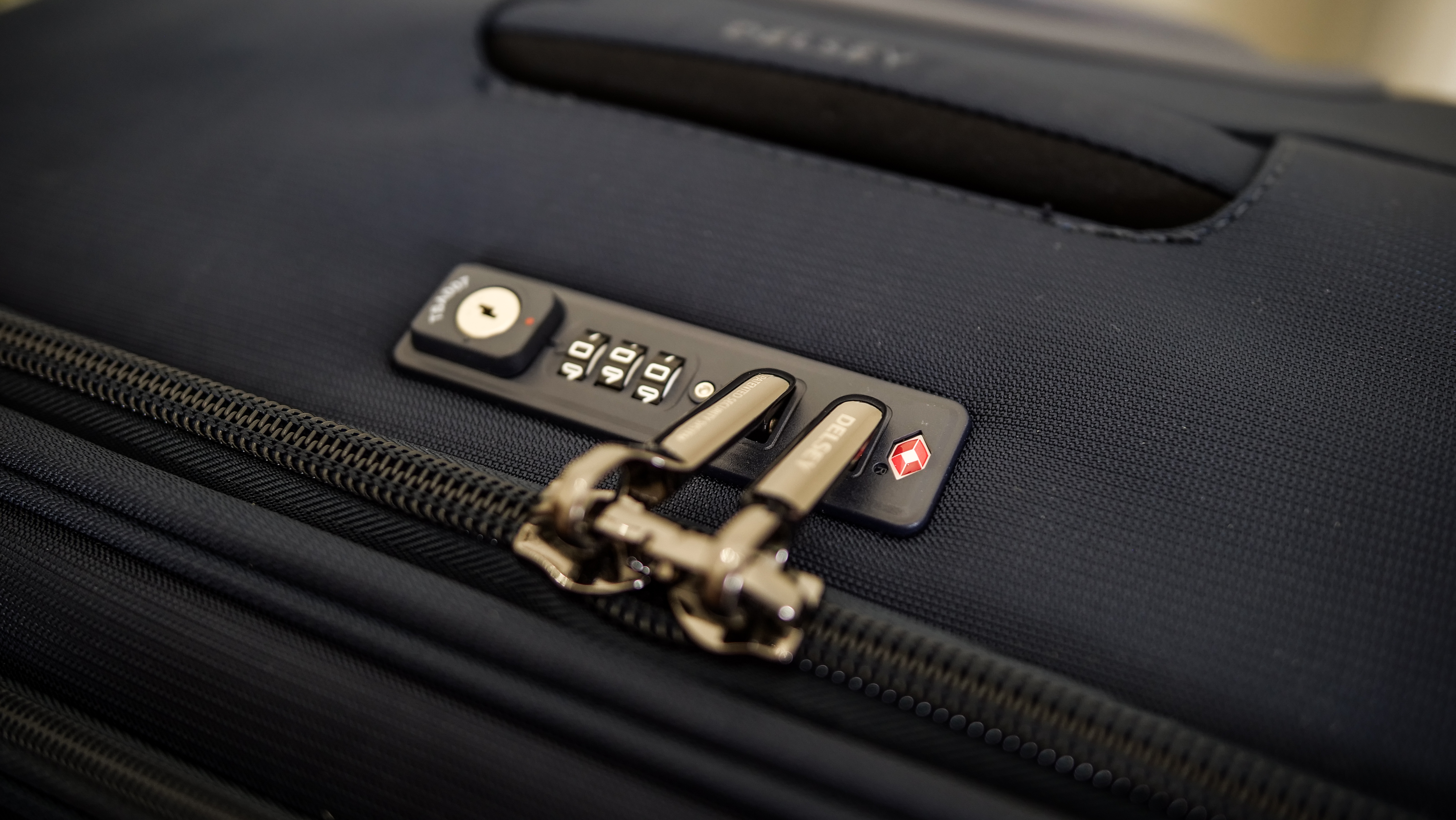 Delsey Helium DLX TSA lock Delsey Helium DLX TSA lock