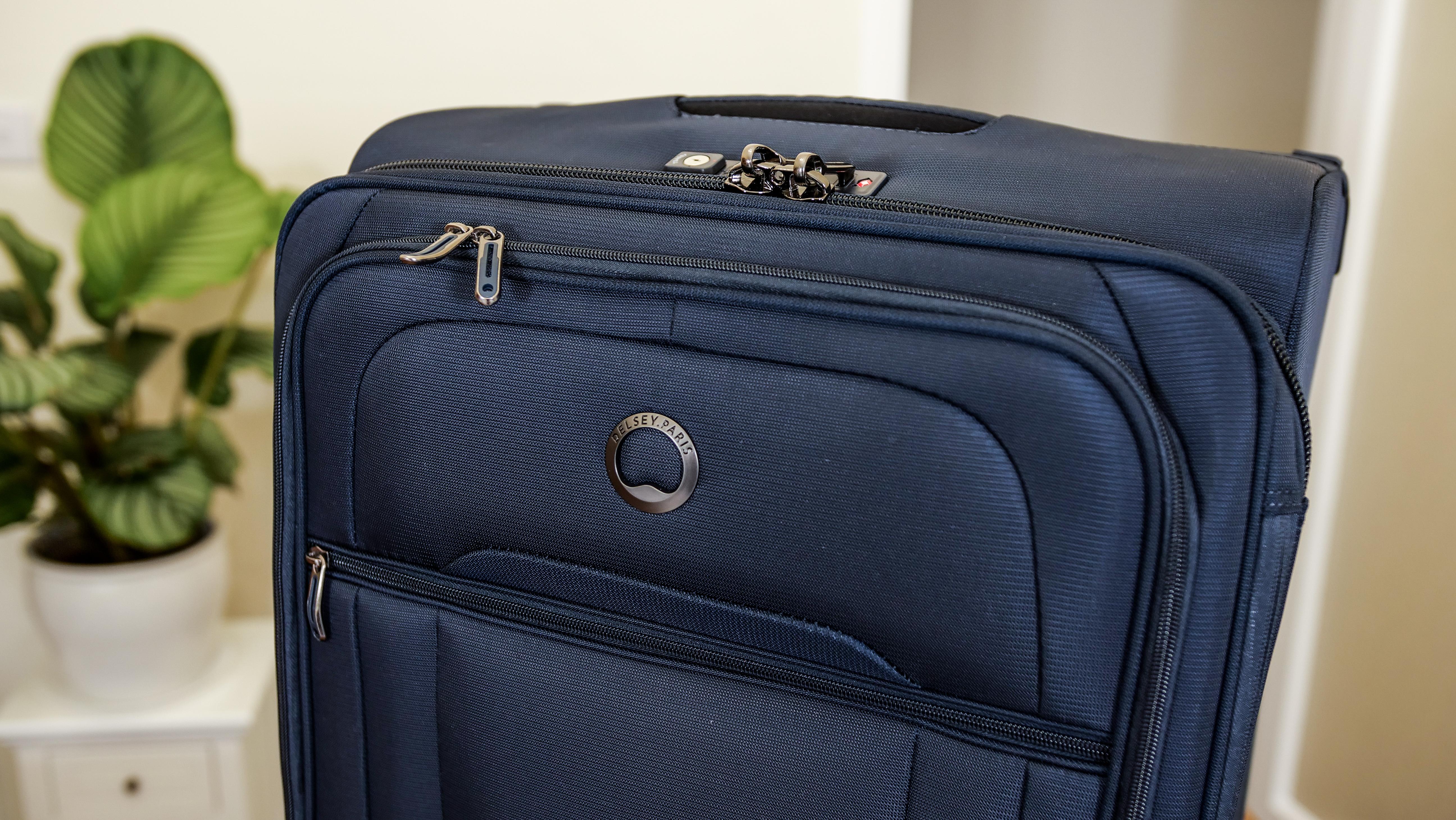 Delsey Helium DLX style and look Delsey Helium DLX style and look