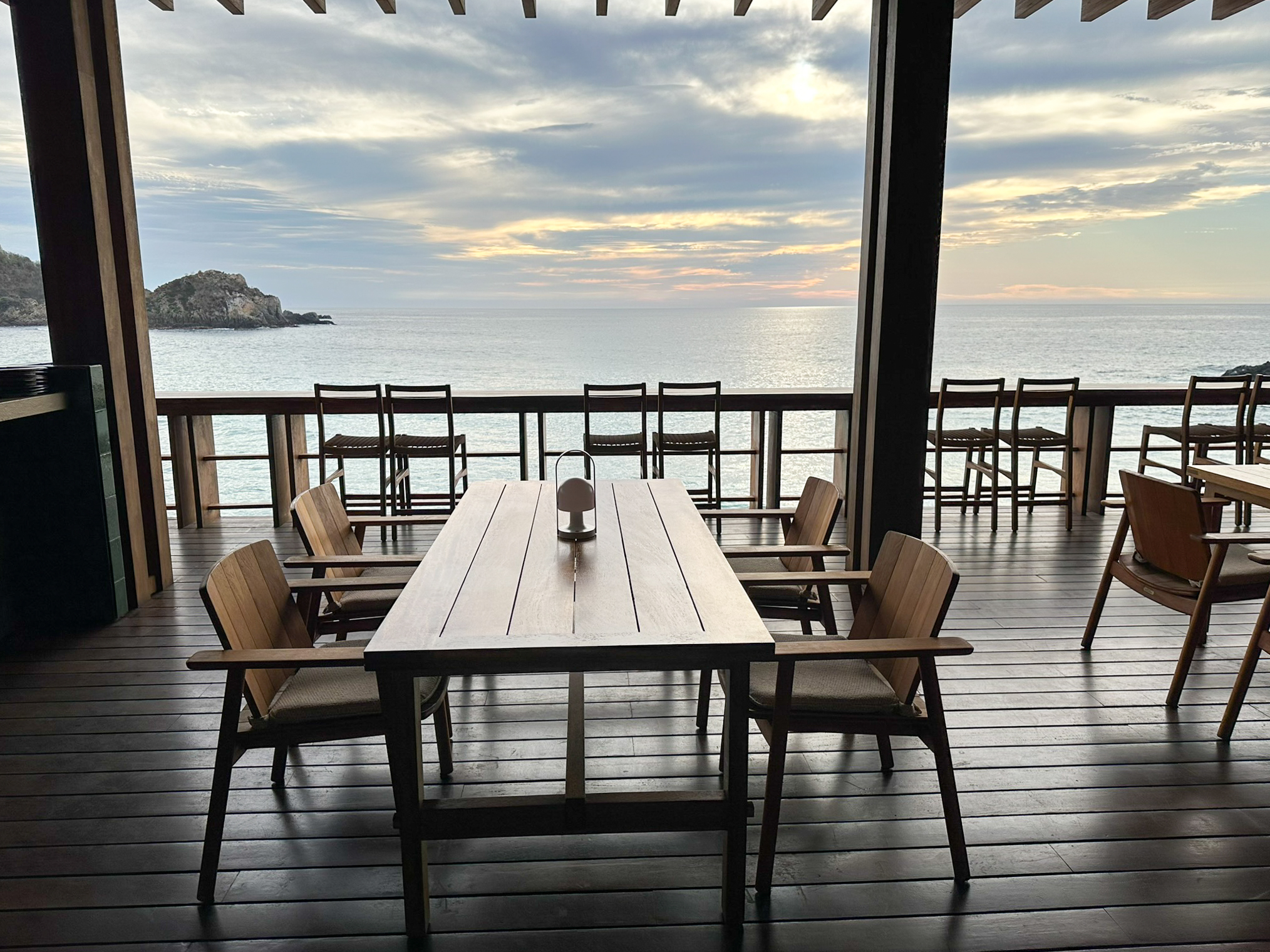 Four Seasons Tamarindo Sal additional seating Four Seasons Tamarindo Sal additional seating