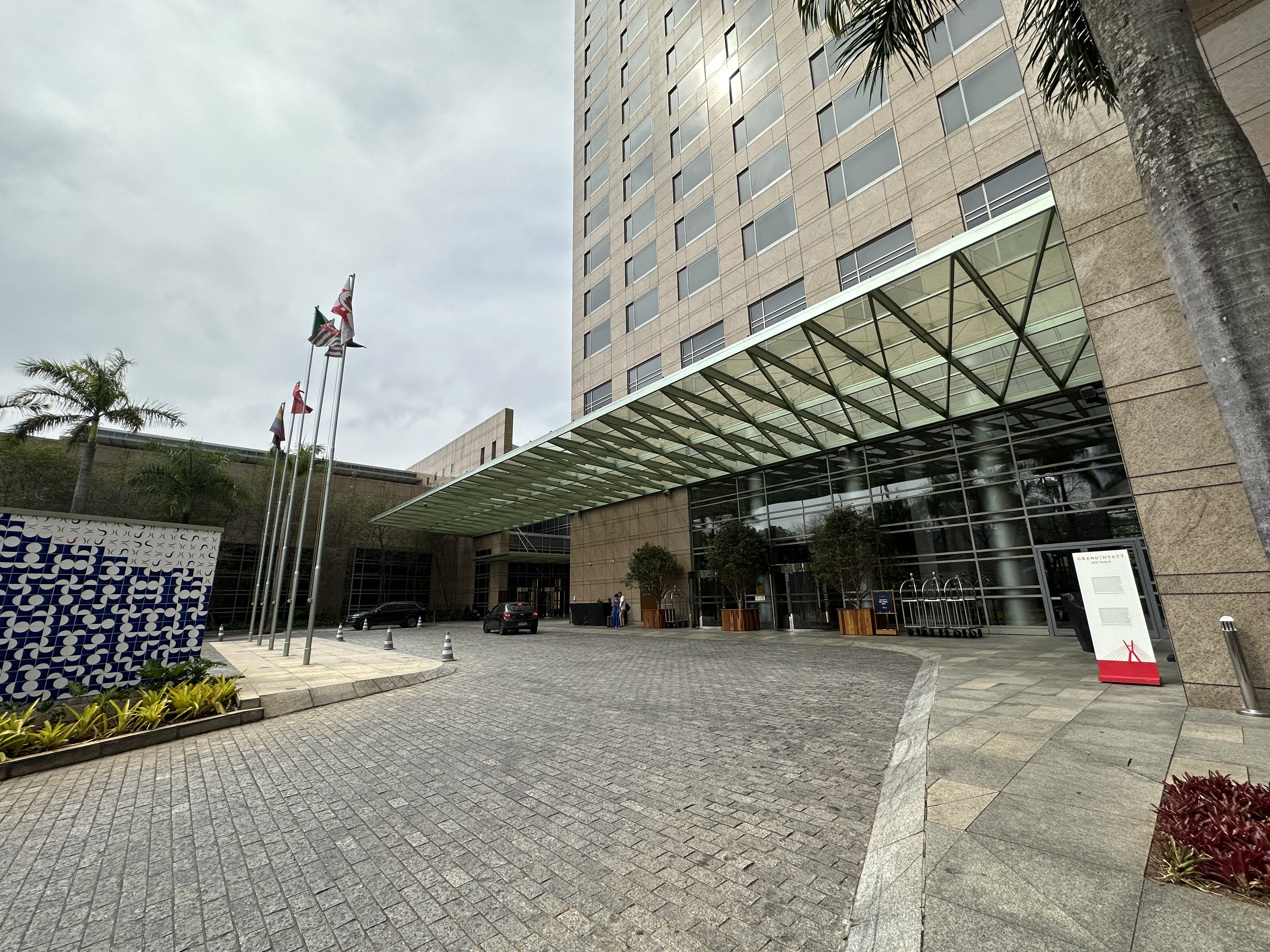Grand Hyatt Sao Paulo driveway