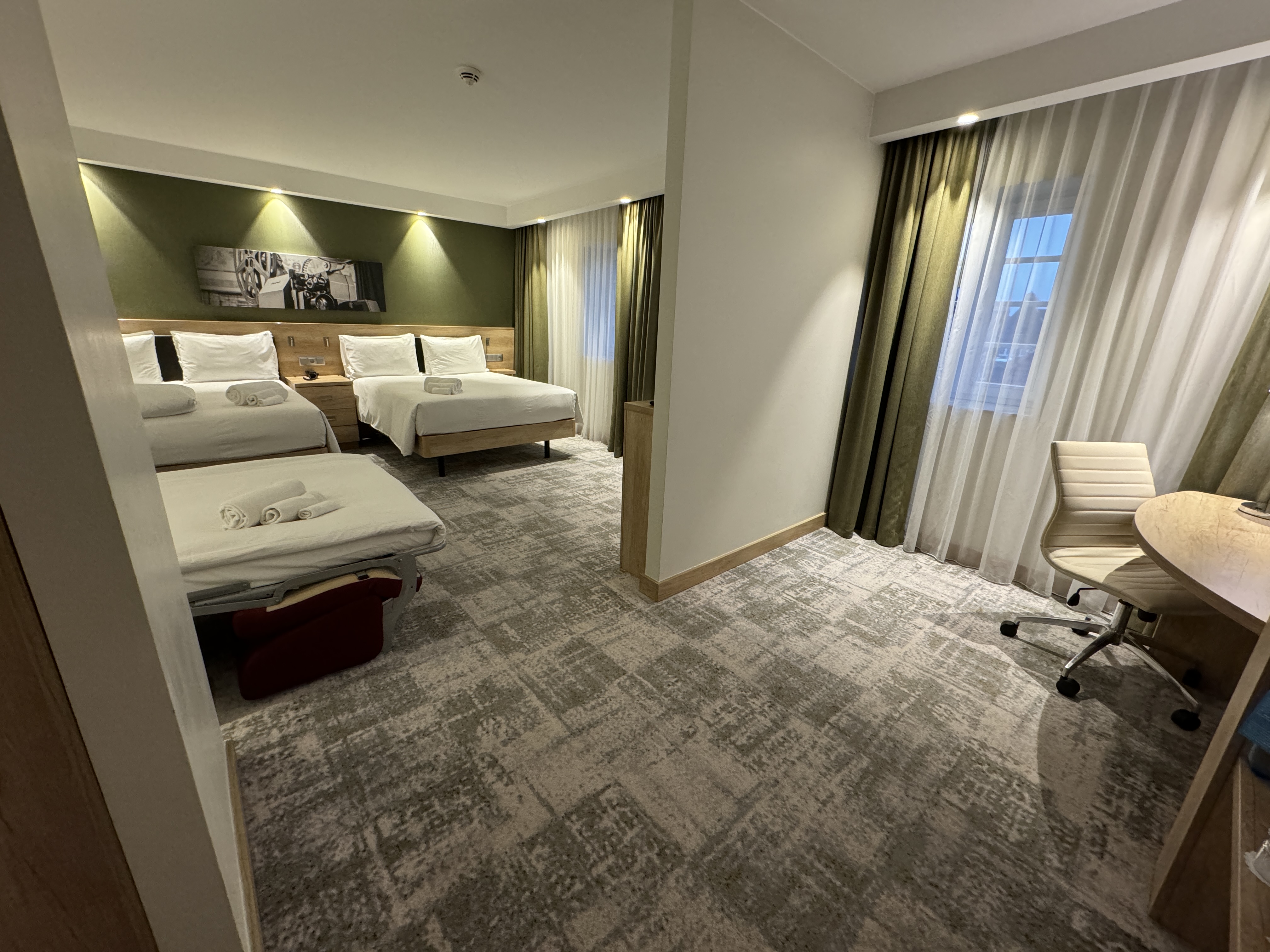 Hampton by Hilton Gdansk Old Town desk beds Hampton by Hilton Gdansk Old Town desk beds