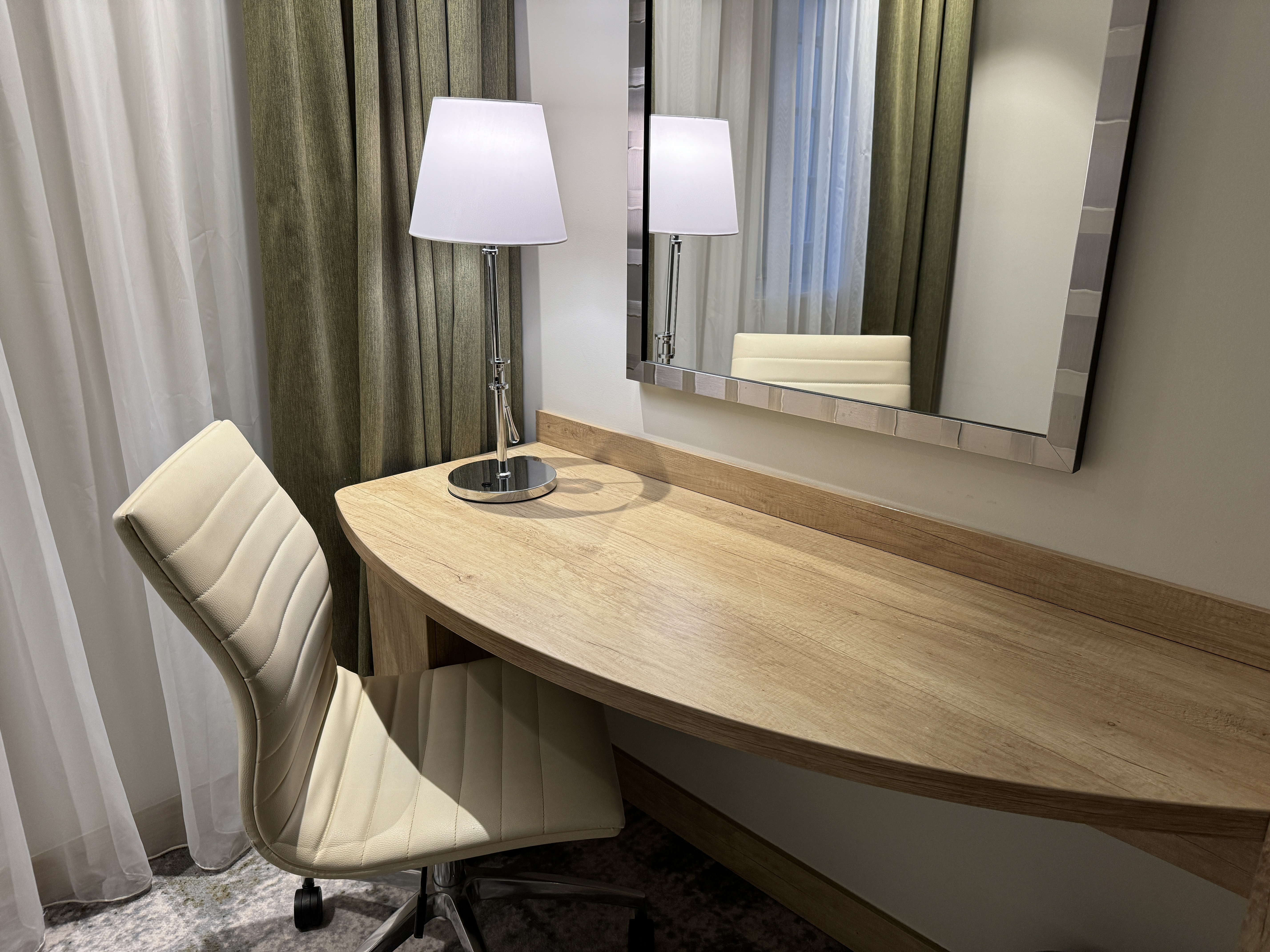 Hampton by Hilton Gdansk Old Town desk Hampton by Hilton Gdansk Old Town desk