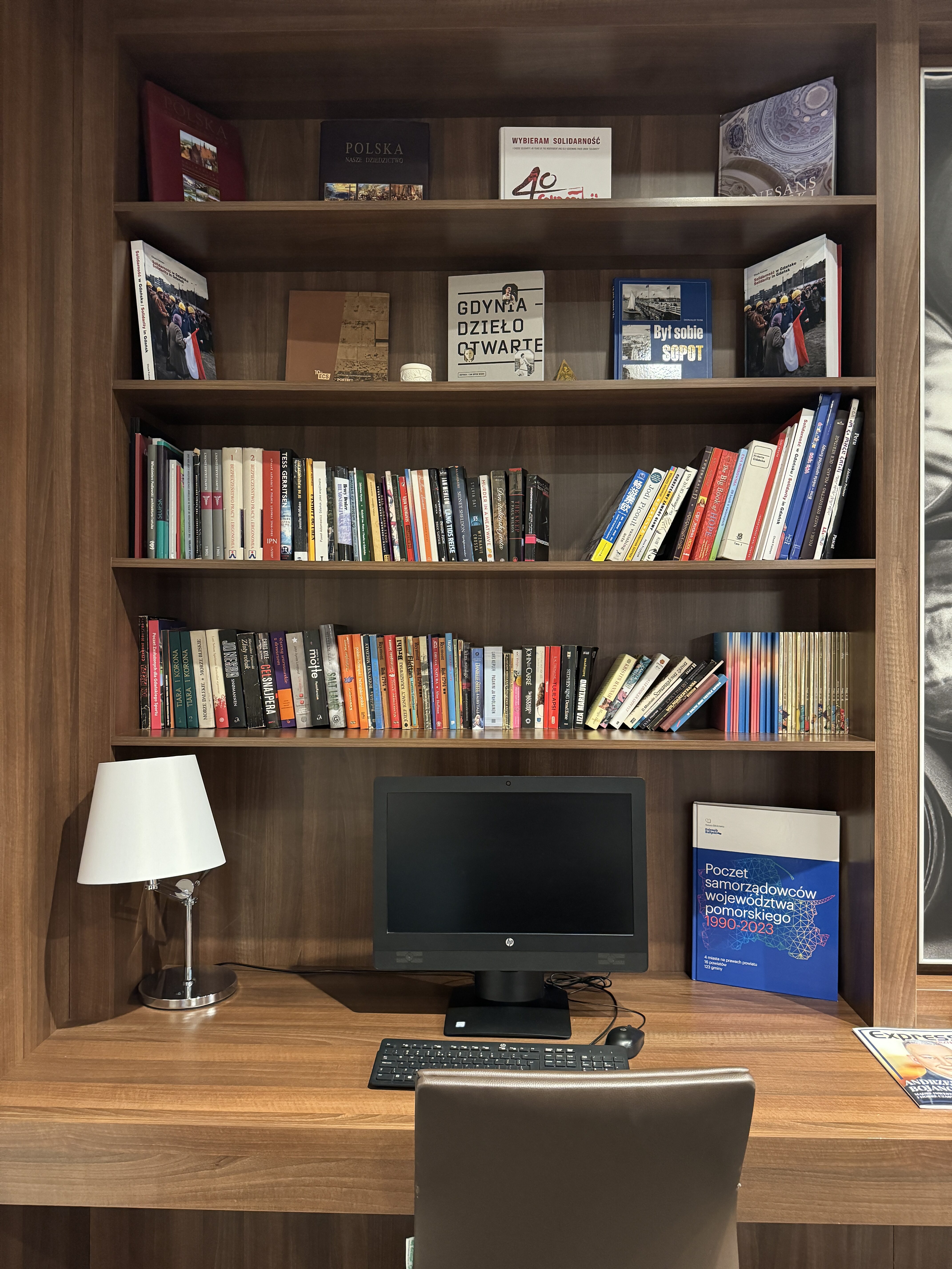 Hampton by Hilton Gdansk Old Town library Hampton by Hilton Gdansk Old Town library
