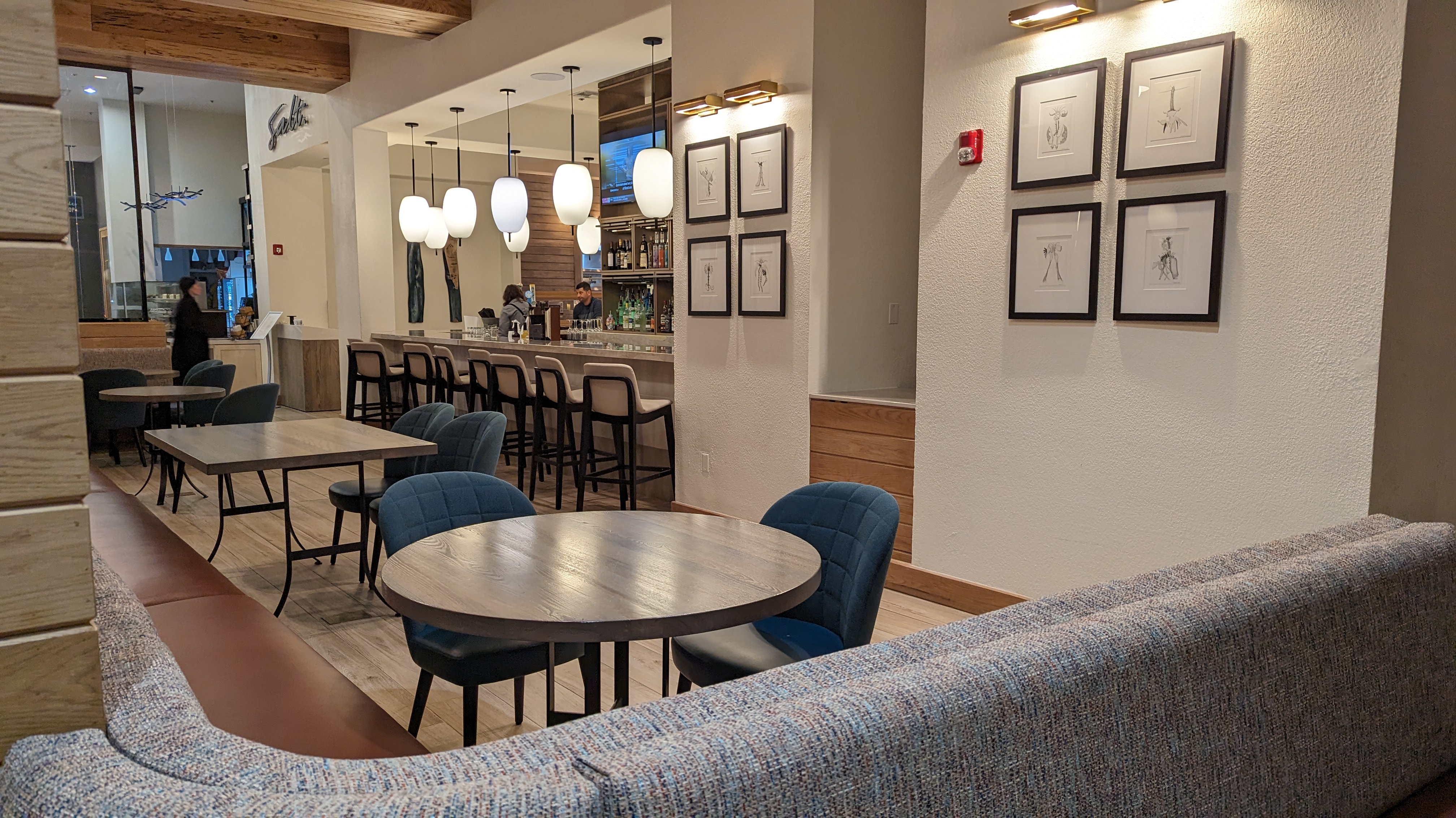 Hilton Pensacola Beach food and beverage Salt bar