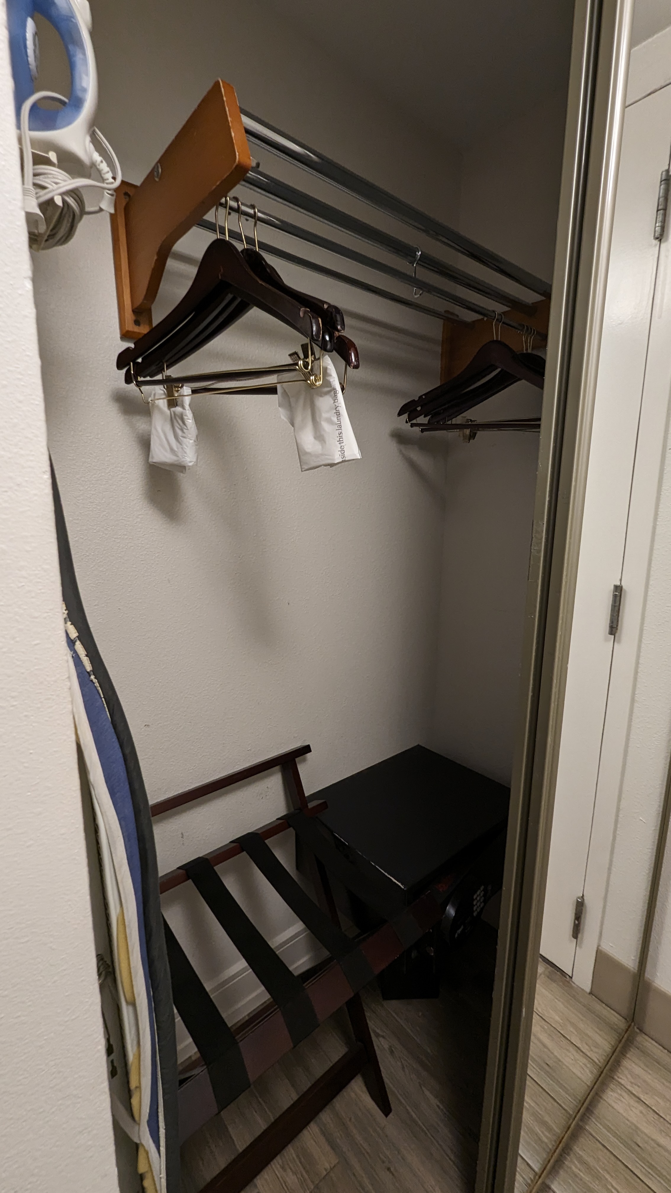 Hilton Pensacola Beach guestroom closet