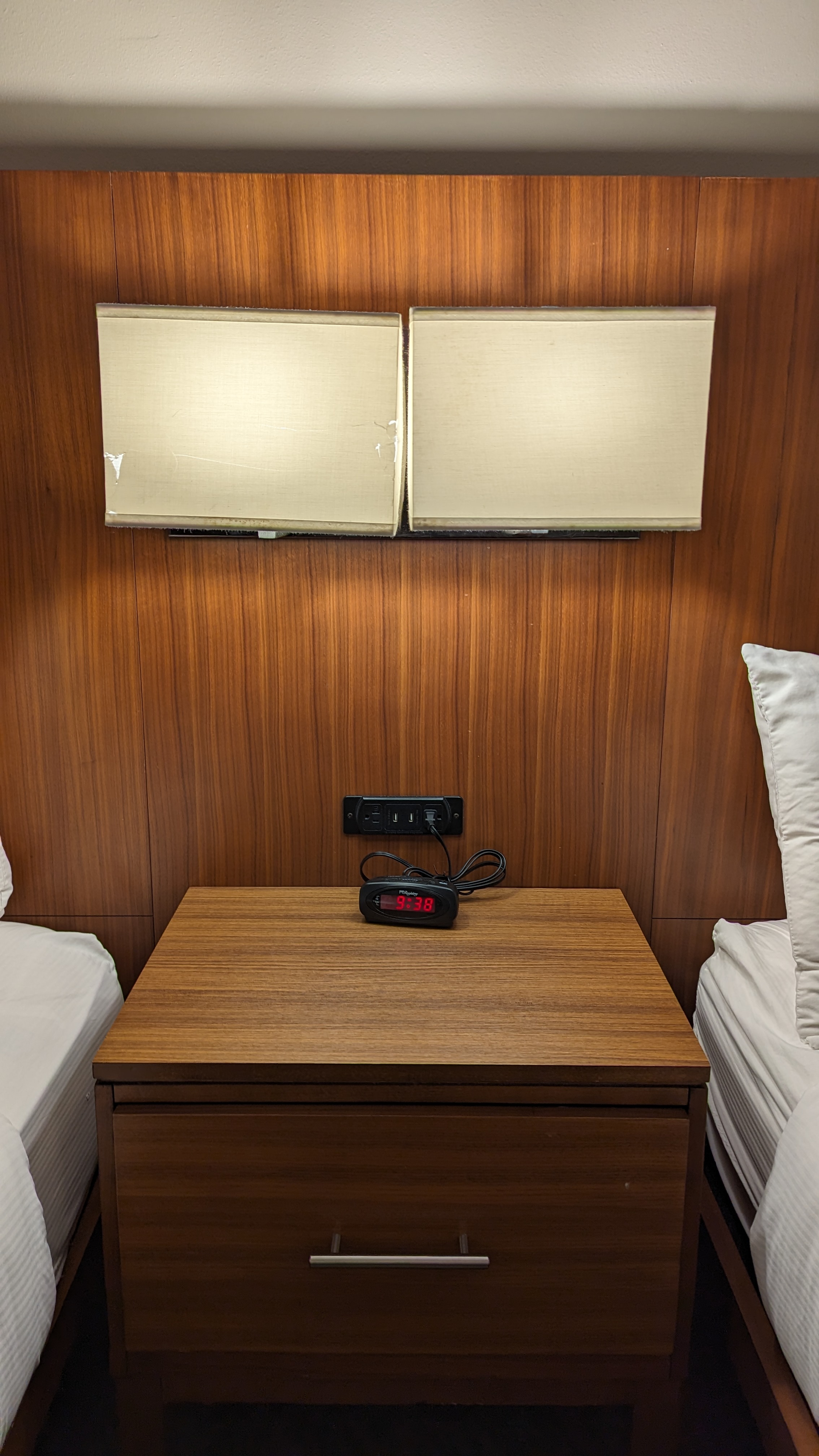 Hilton Pensacola Beach guestroom nightstand