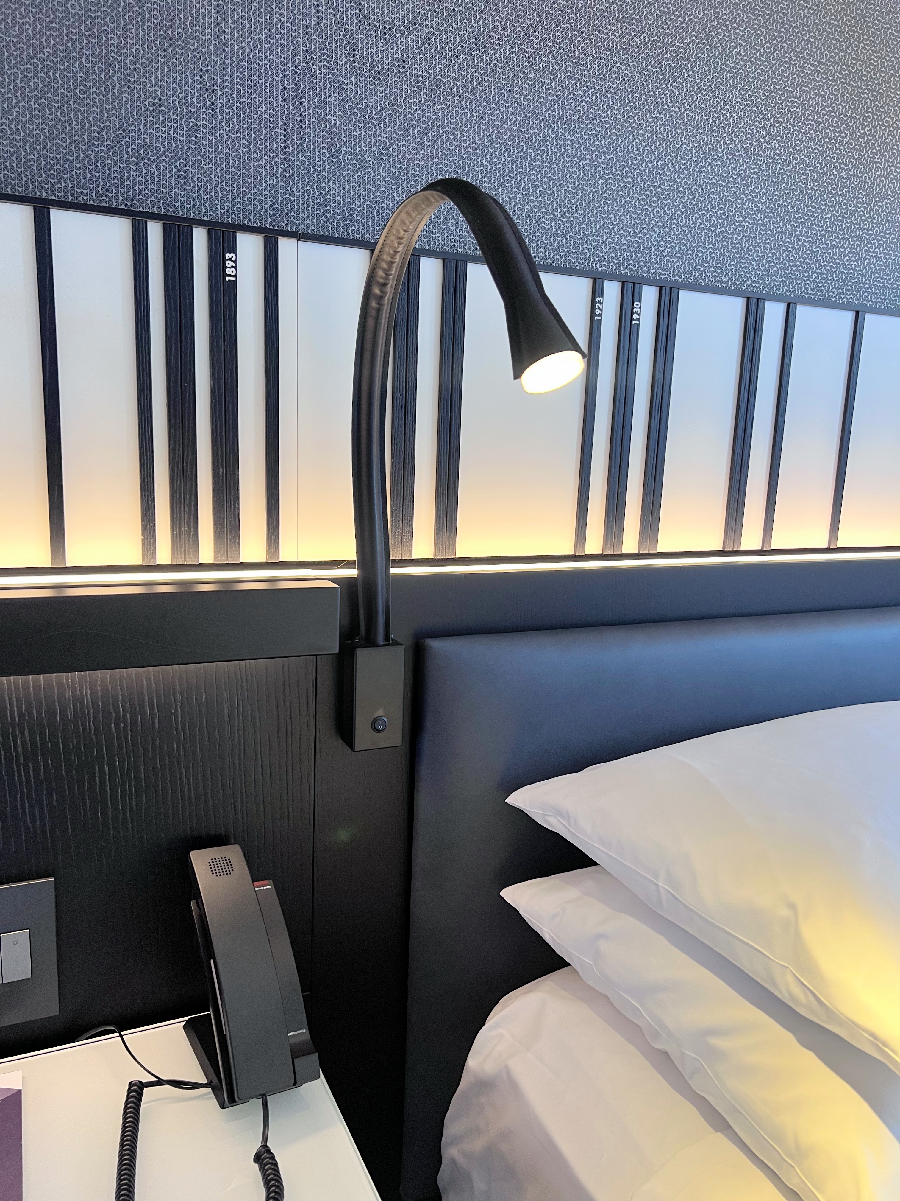 Hyatt Regency Chicago bedside reading light Hyatt Regency Chicago bedside reading light