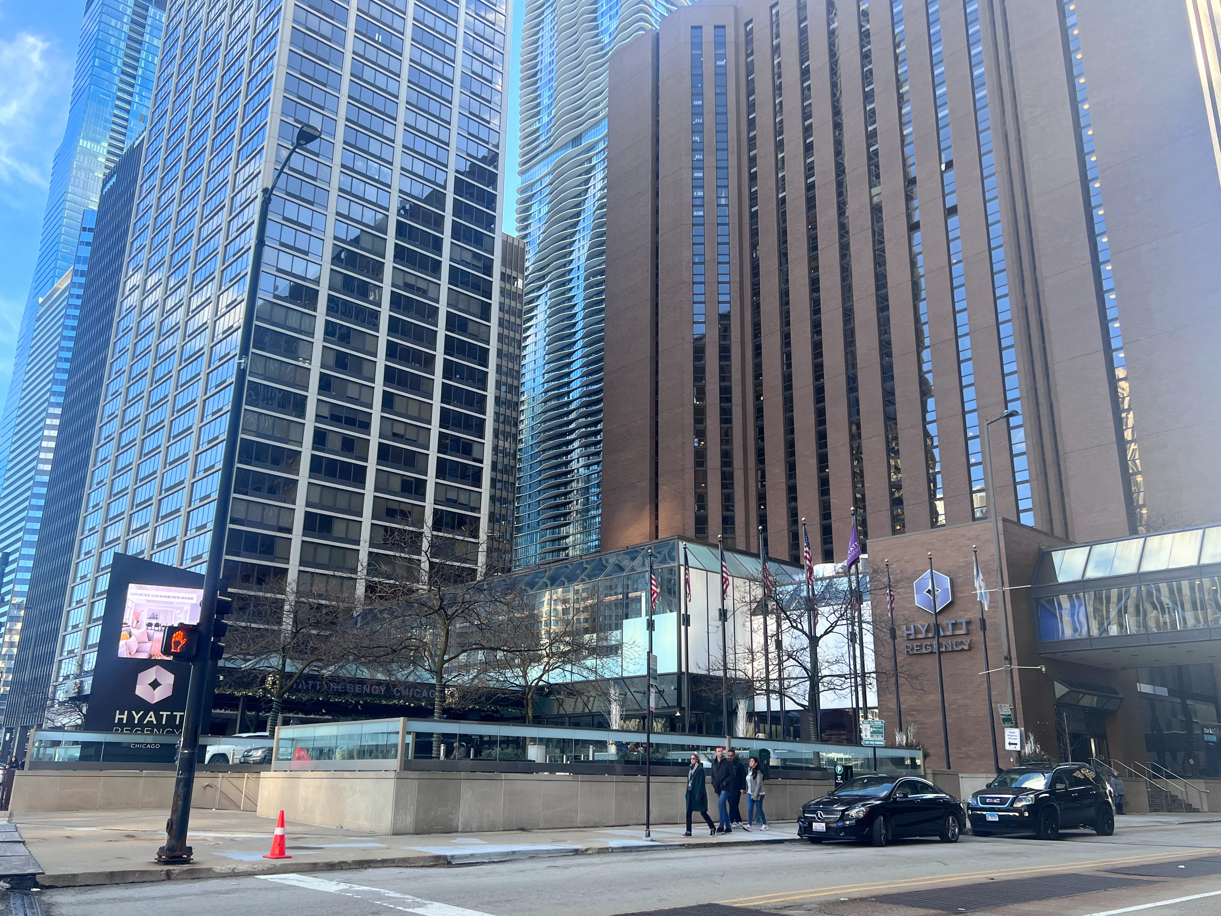 Hyatt Regency Chicago exterior Hyatt Regency Chicago exterior