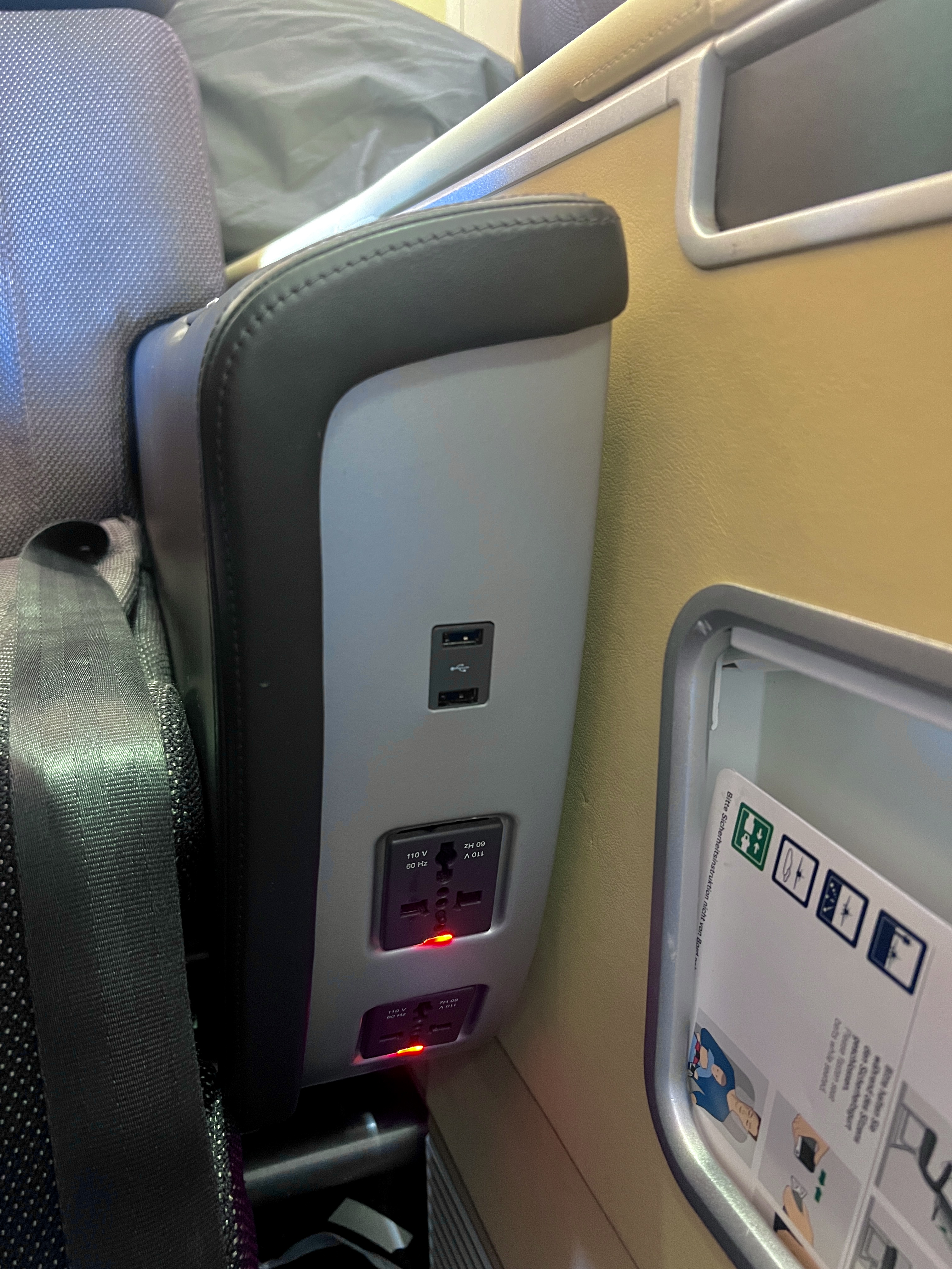 LH F A346 power outlet