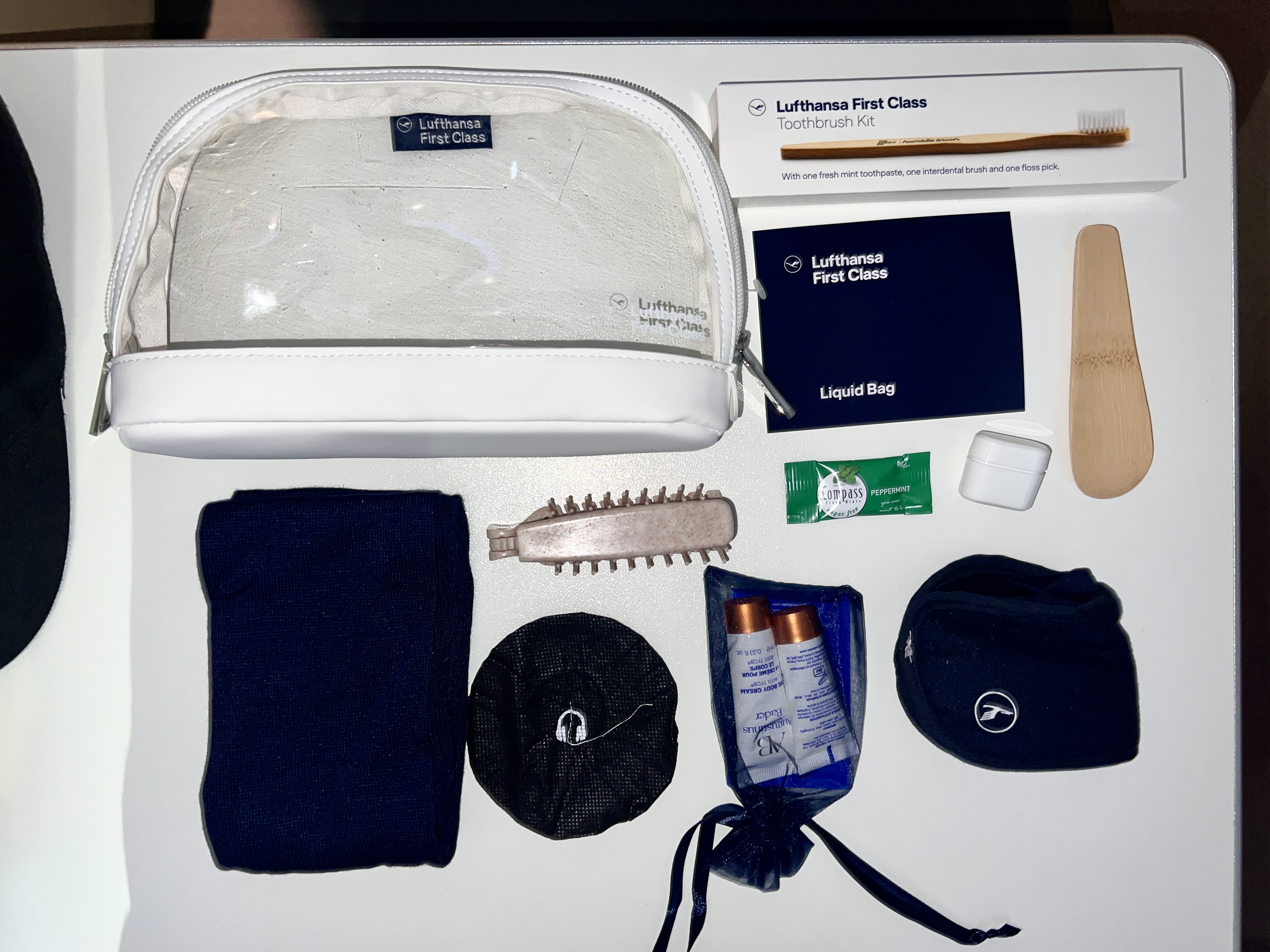 LH F A346 amenity kit inside