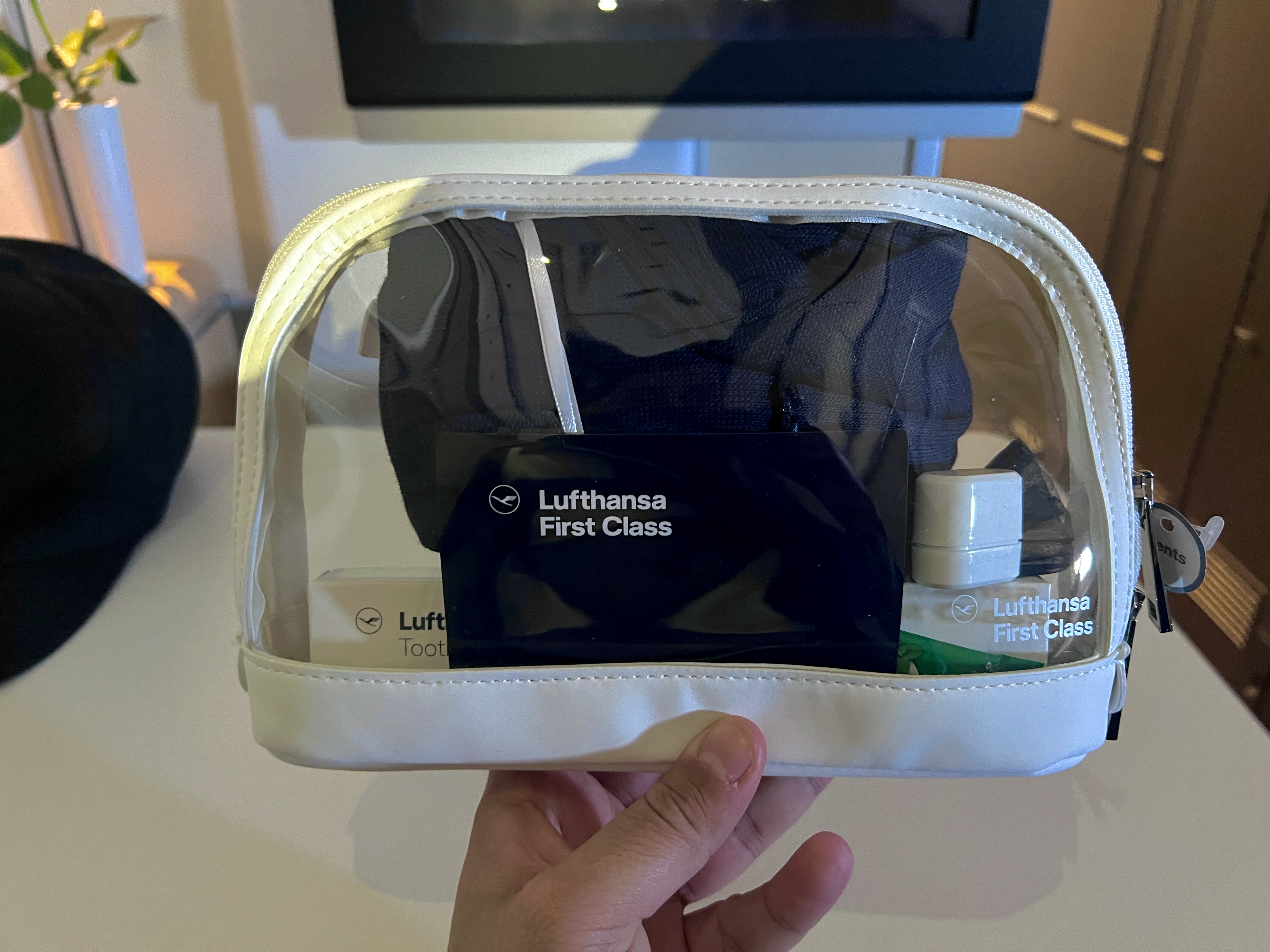 LH F A346 amenity kit outside