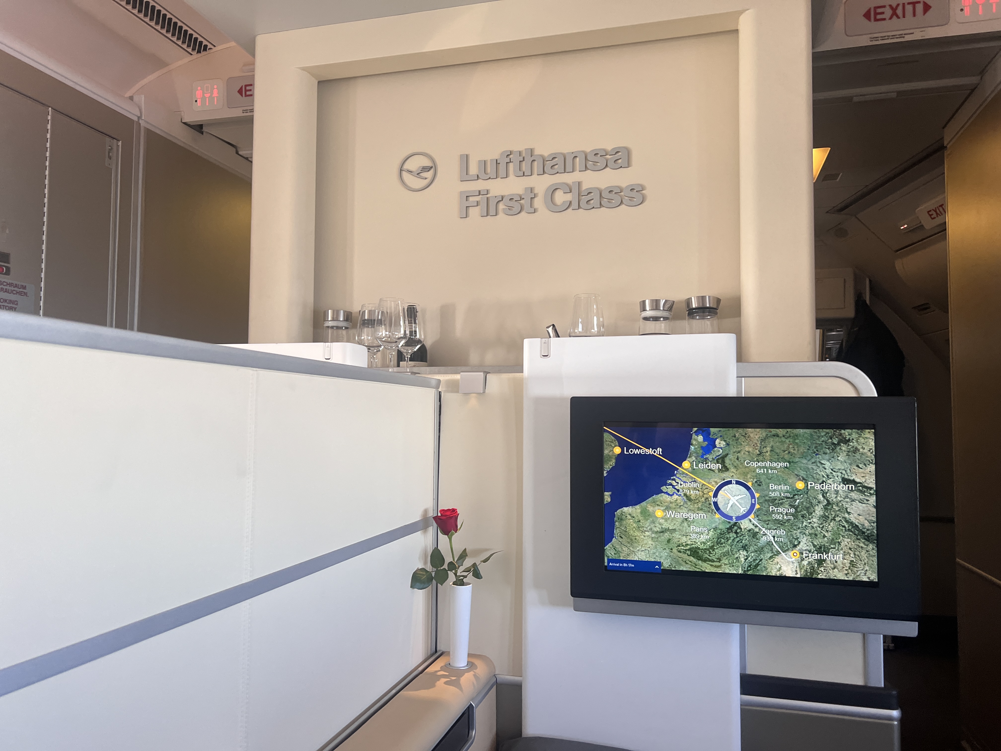 LH F A346 middle seat privacy divider