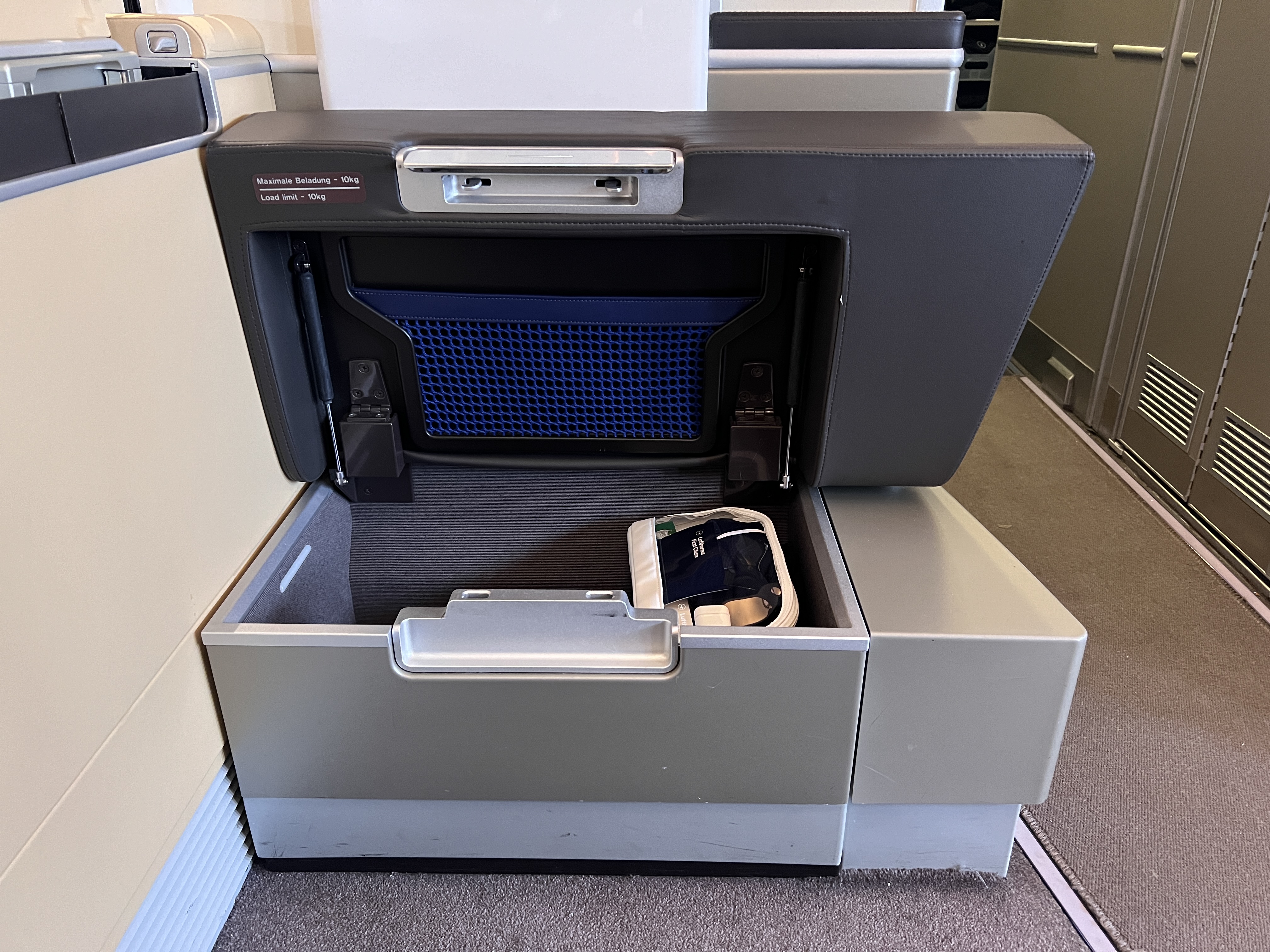 LH F A346 seat storage