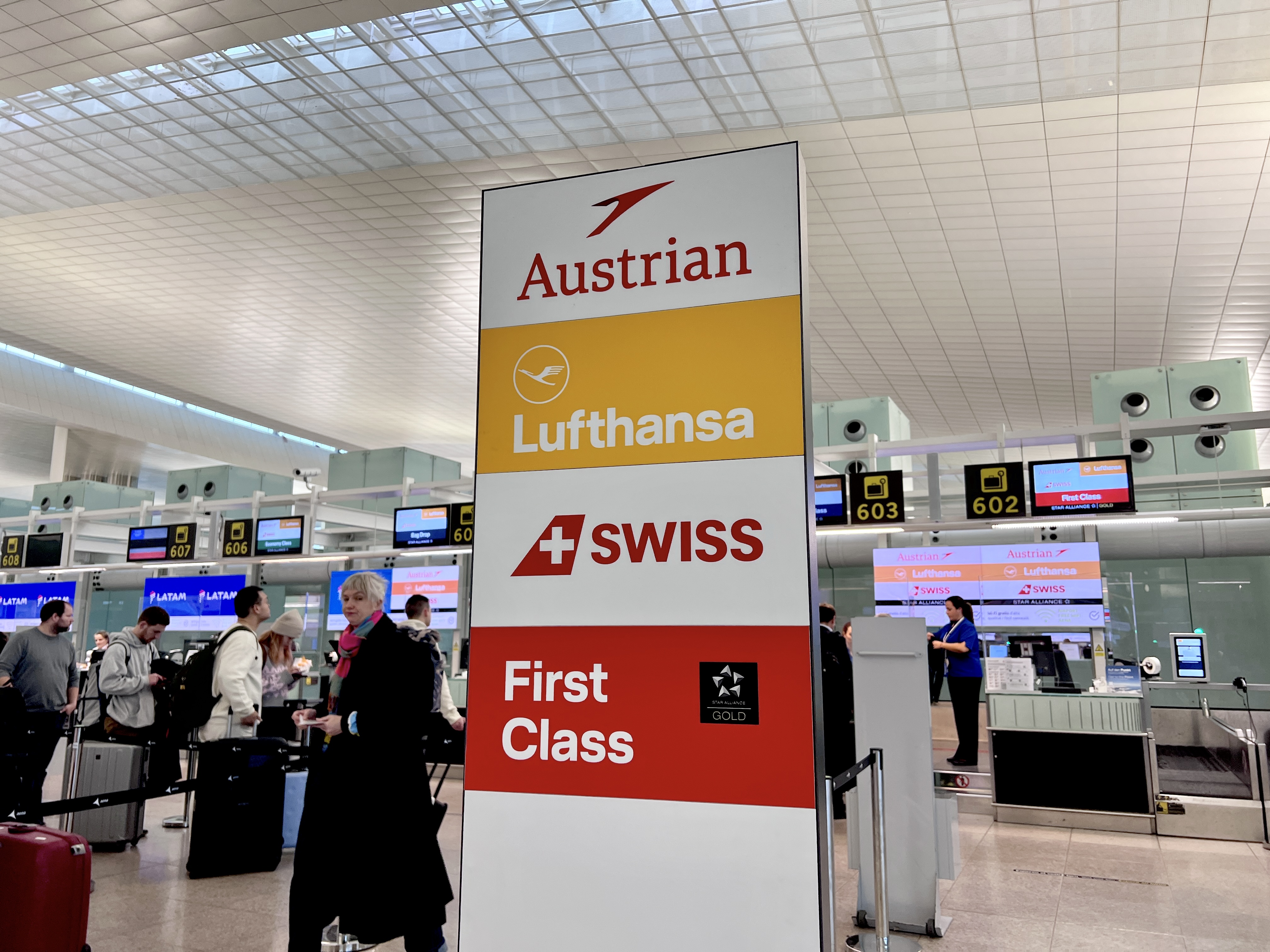 LH F check in at BCN