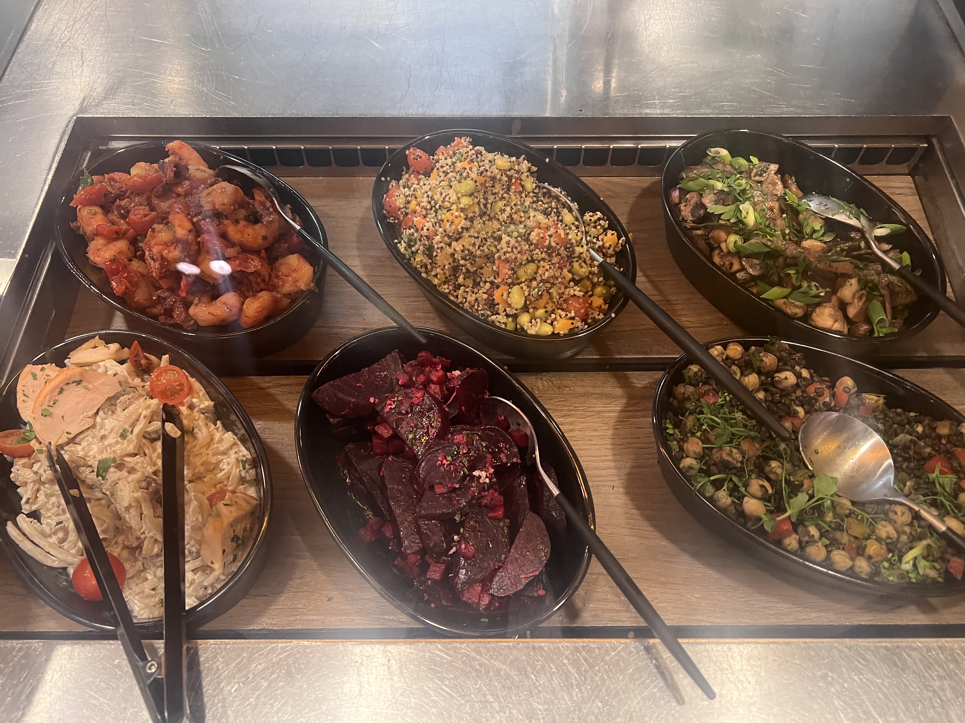 LH First Class Terminal Frankfurt salads