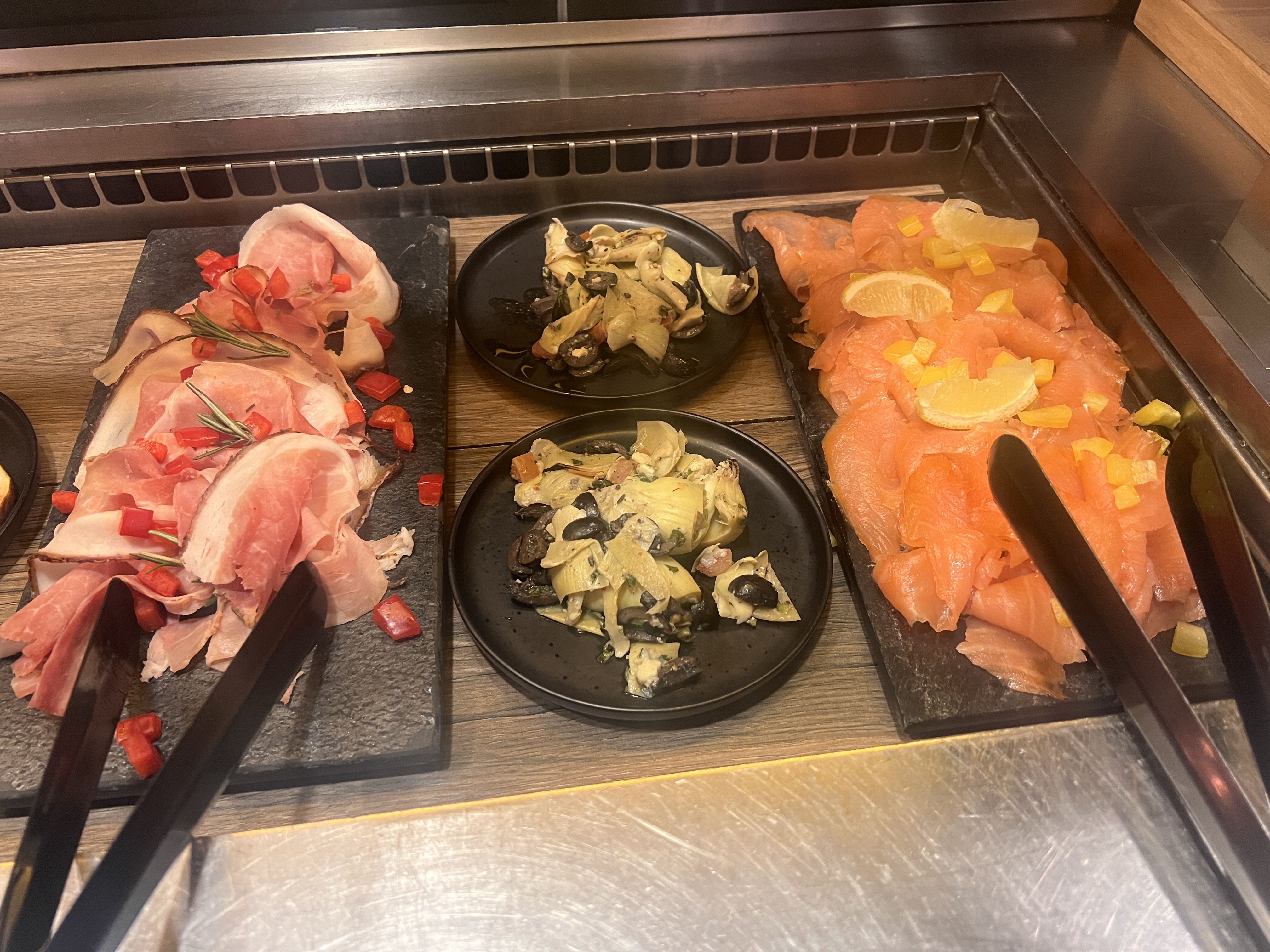 LH First Class Terminal Frankfurt smoked meats