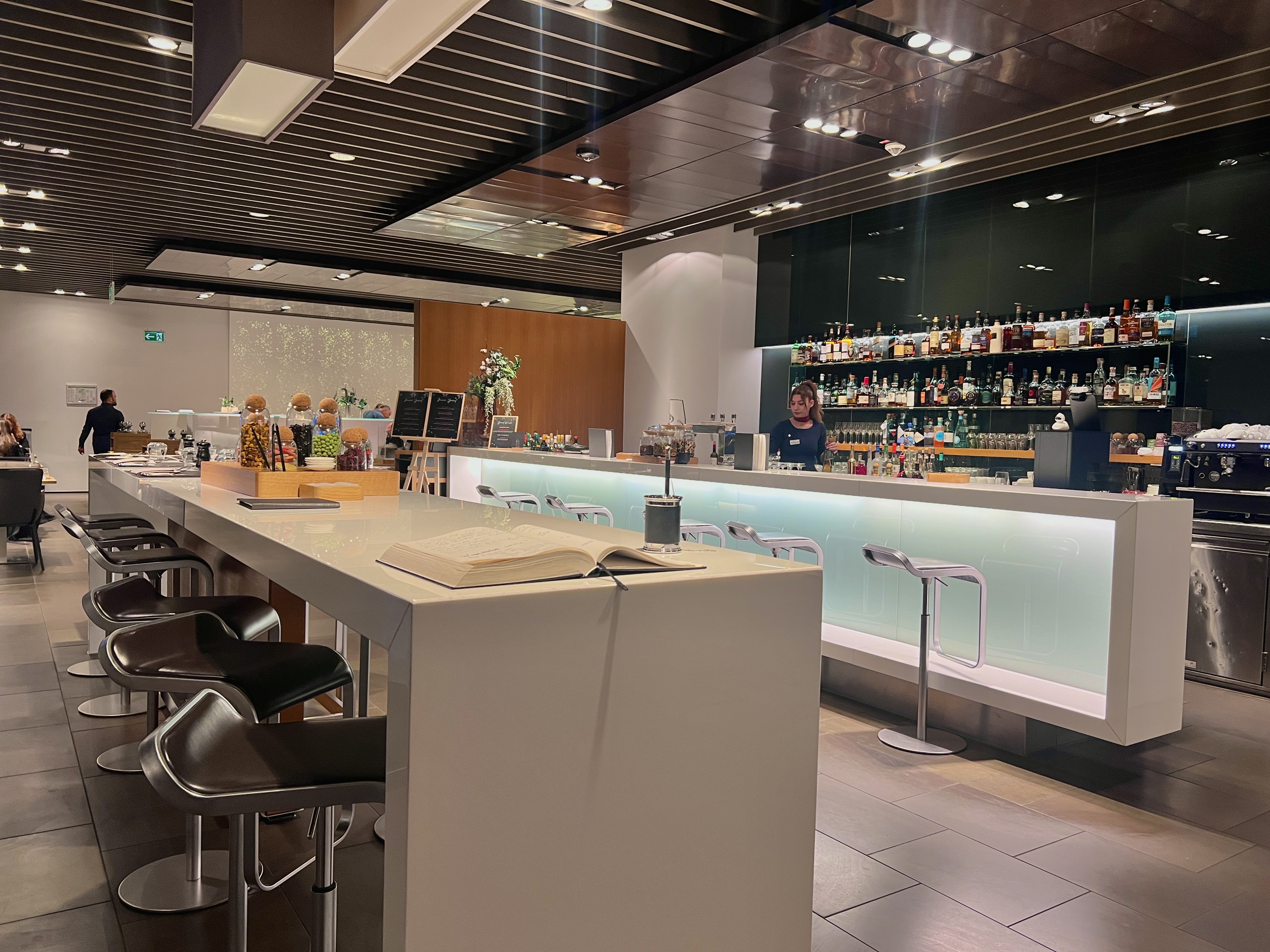 LH First class terminal bar