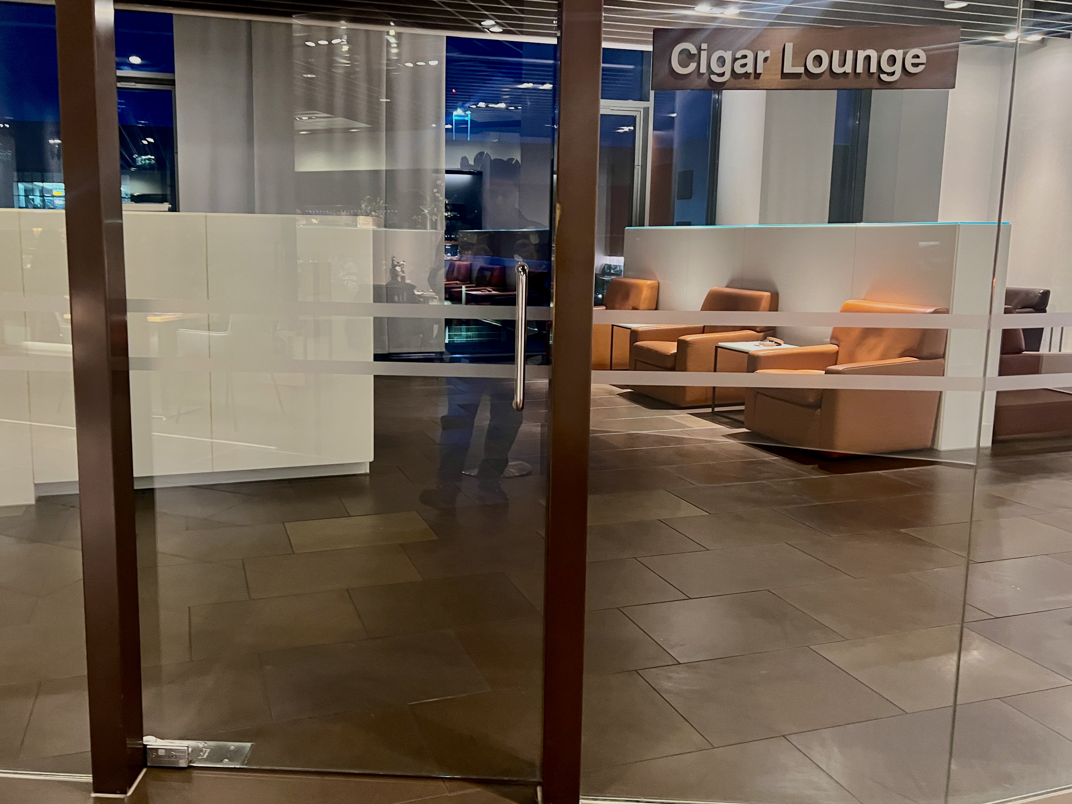 LH first class terminal Cigar lounge