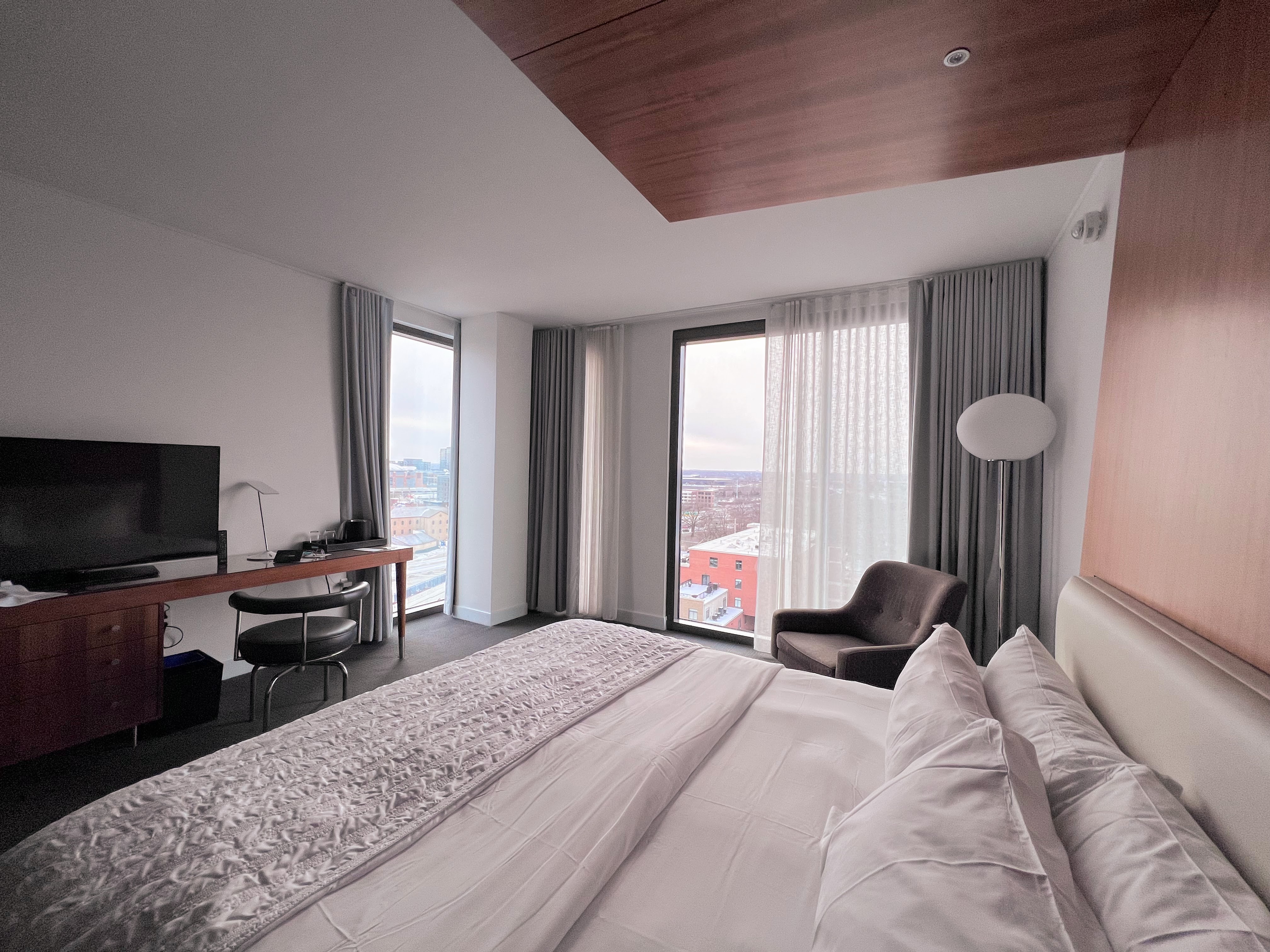 Le Meridien Columbus The Joseph corner king room city view