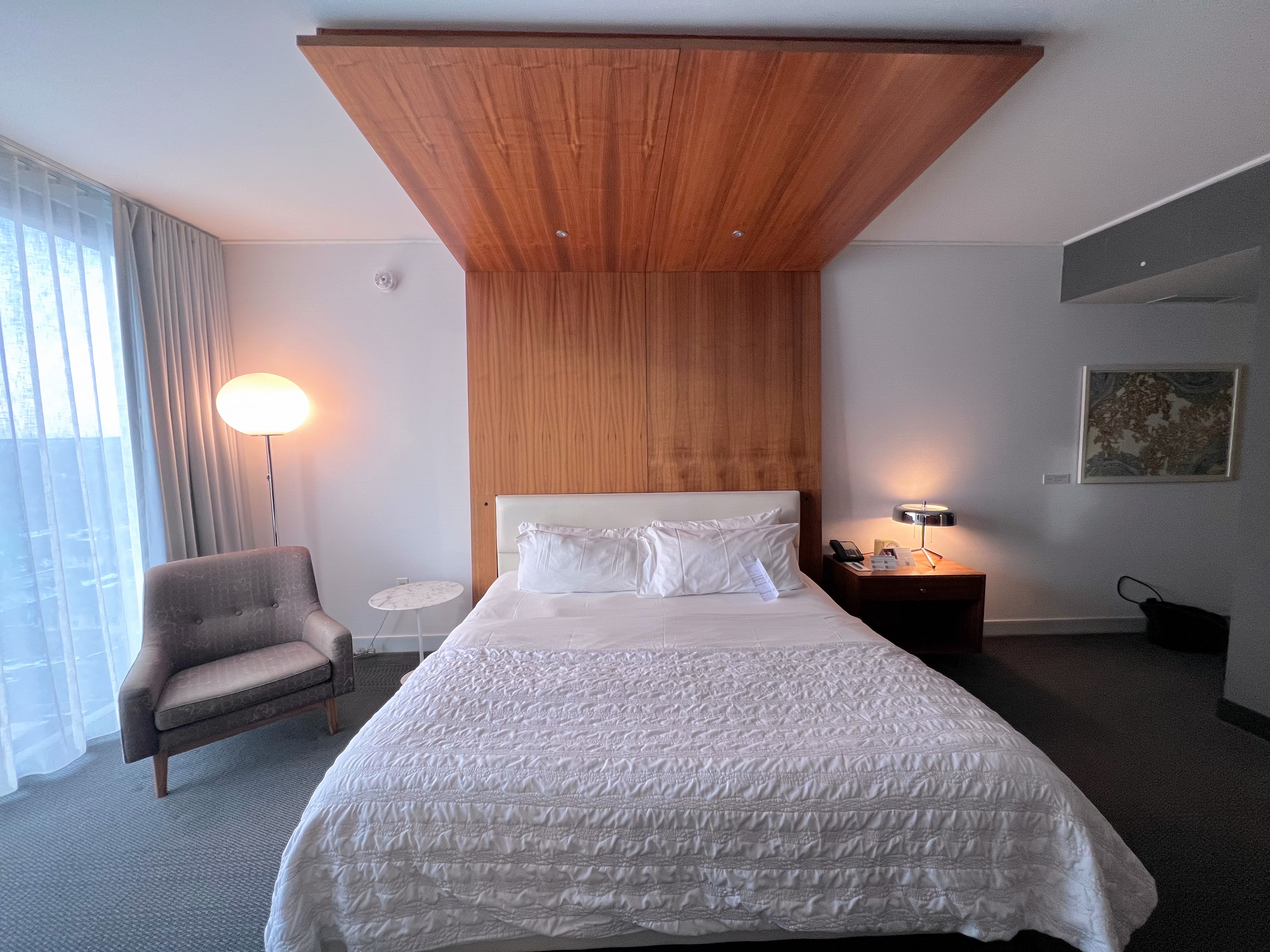 Le Meridien Columbus The Joseph guest room bed
