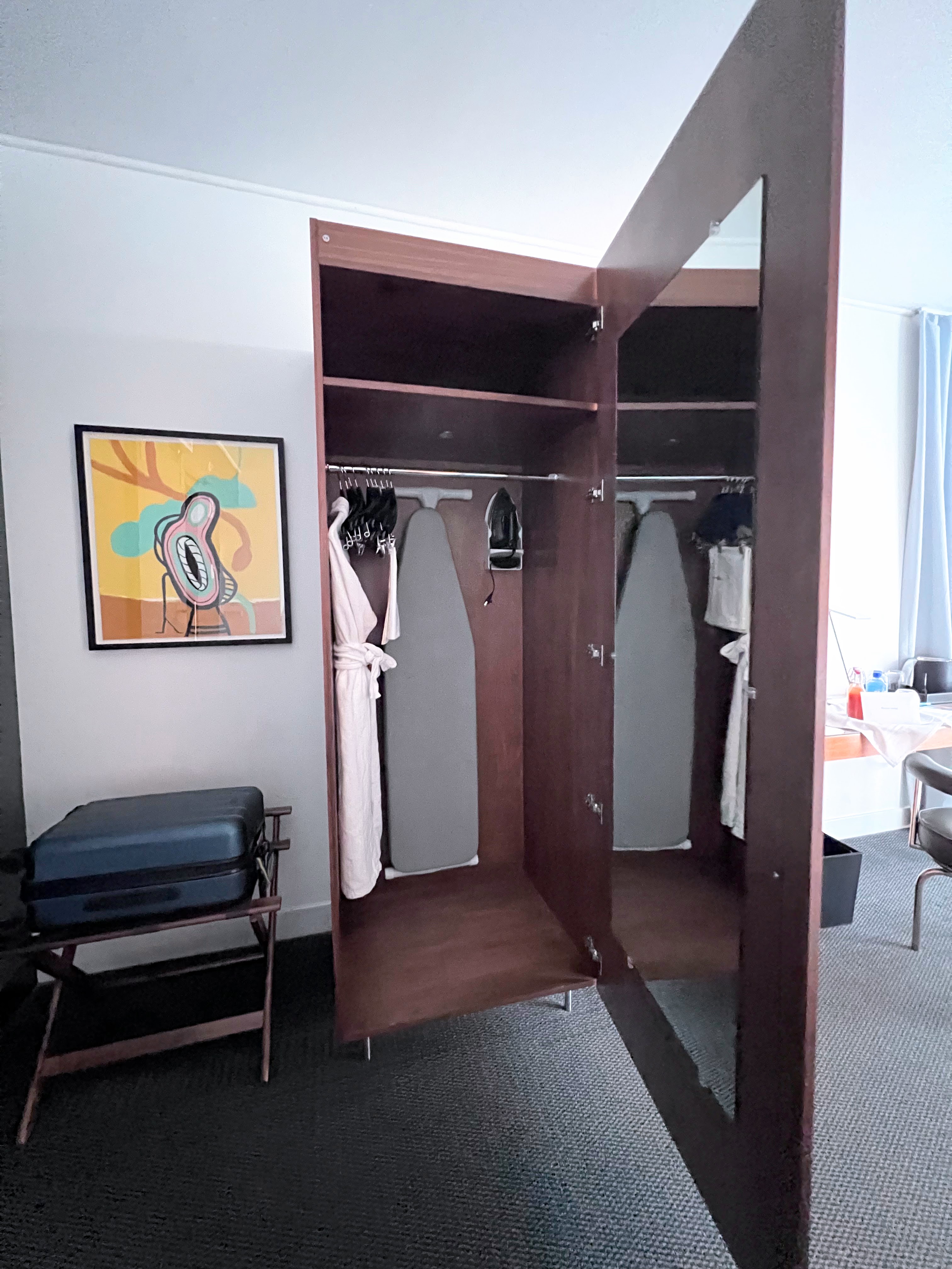 Le Meridien Columbus The Joseph guest room closet