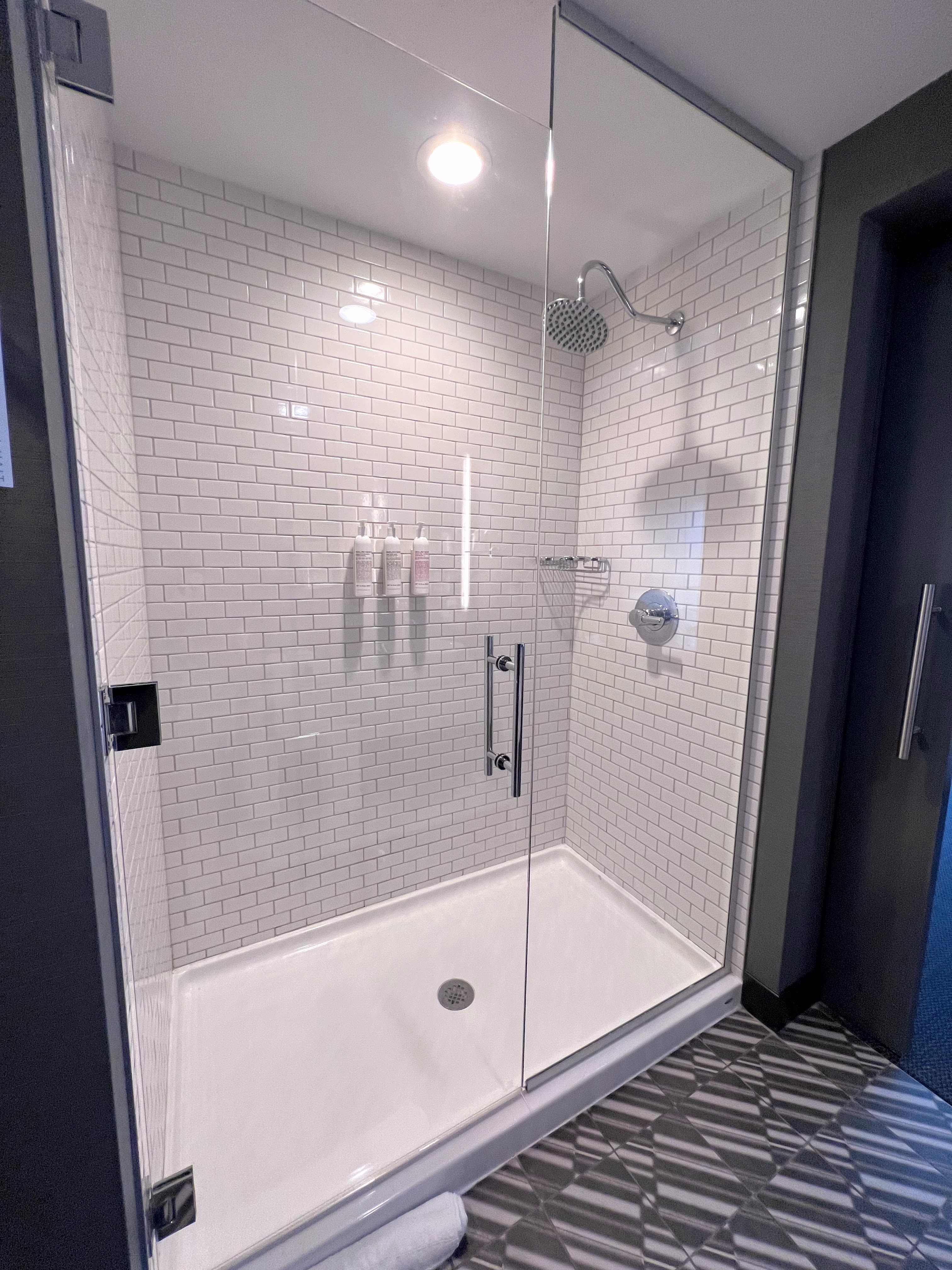 Le Meridien Columbus The Joseph shower