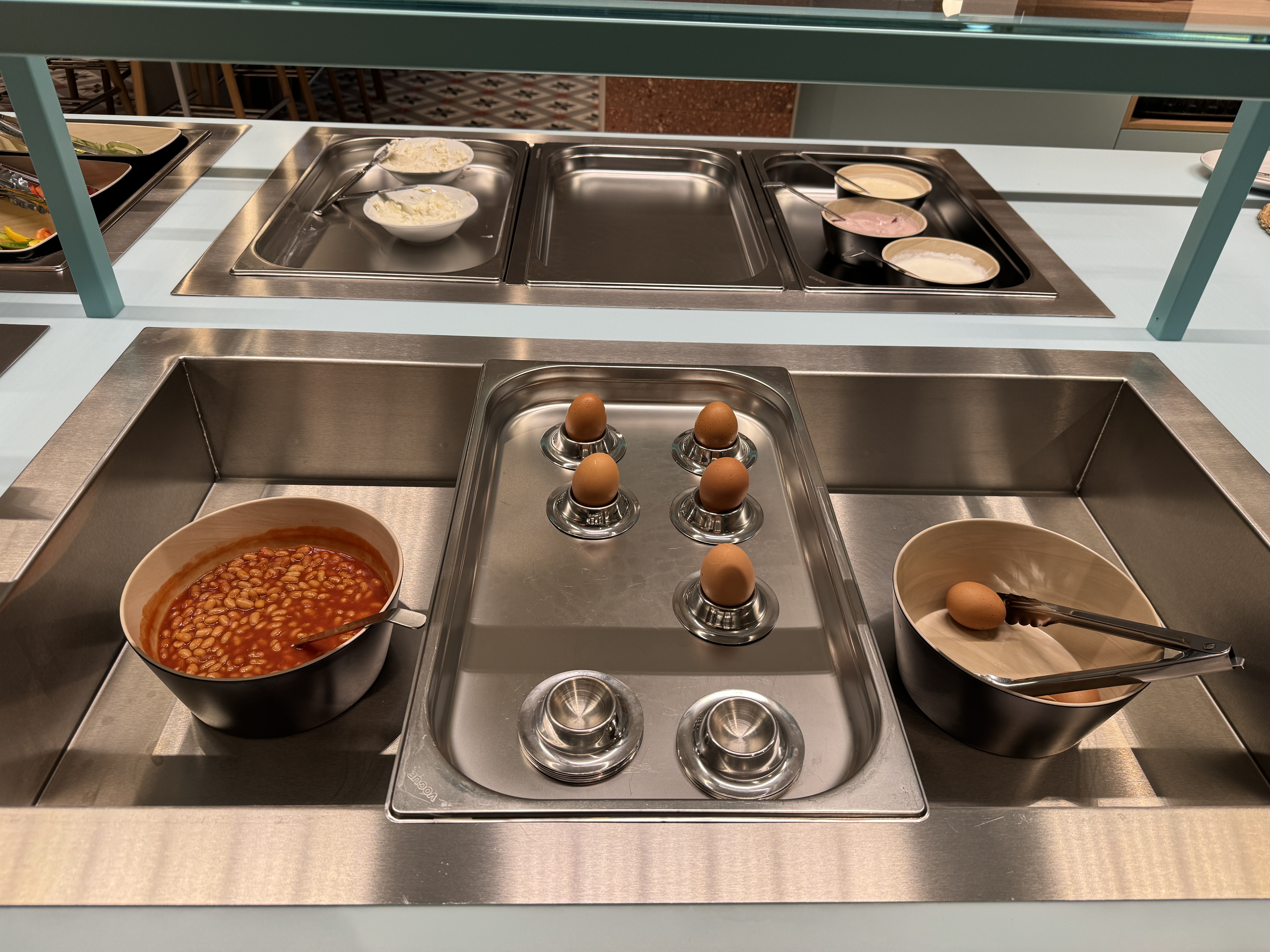 MEININGER Krakow Centrum breakfast beans egg yogurt MEININGER Krakow Centrum breakfast beans egg yogurt