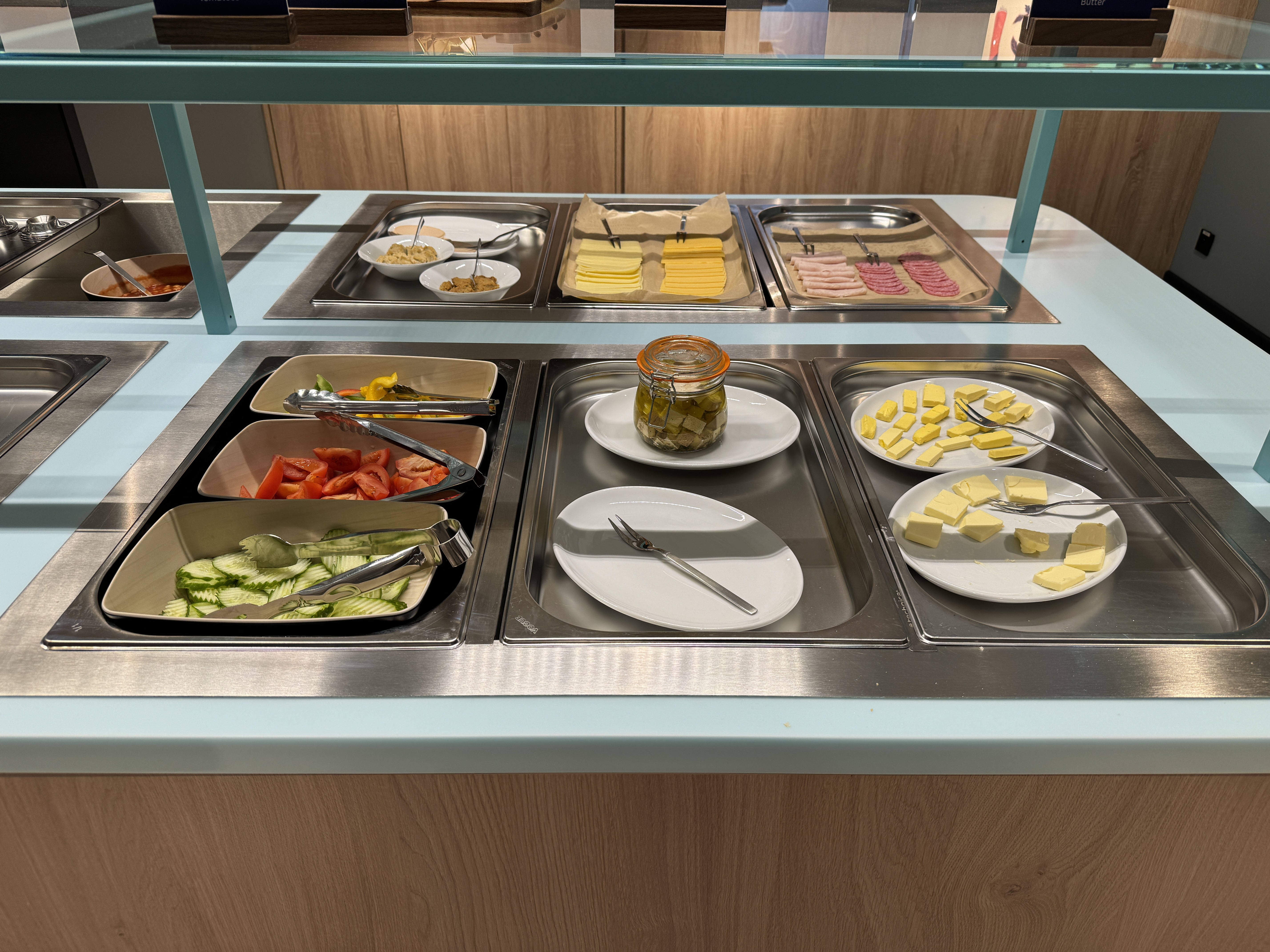MEININGER Krakow Centrum breakfast veg meat cheese MEININGER Krakow Centrum breakfast veg meat cheese