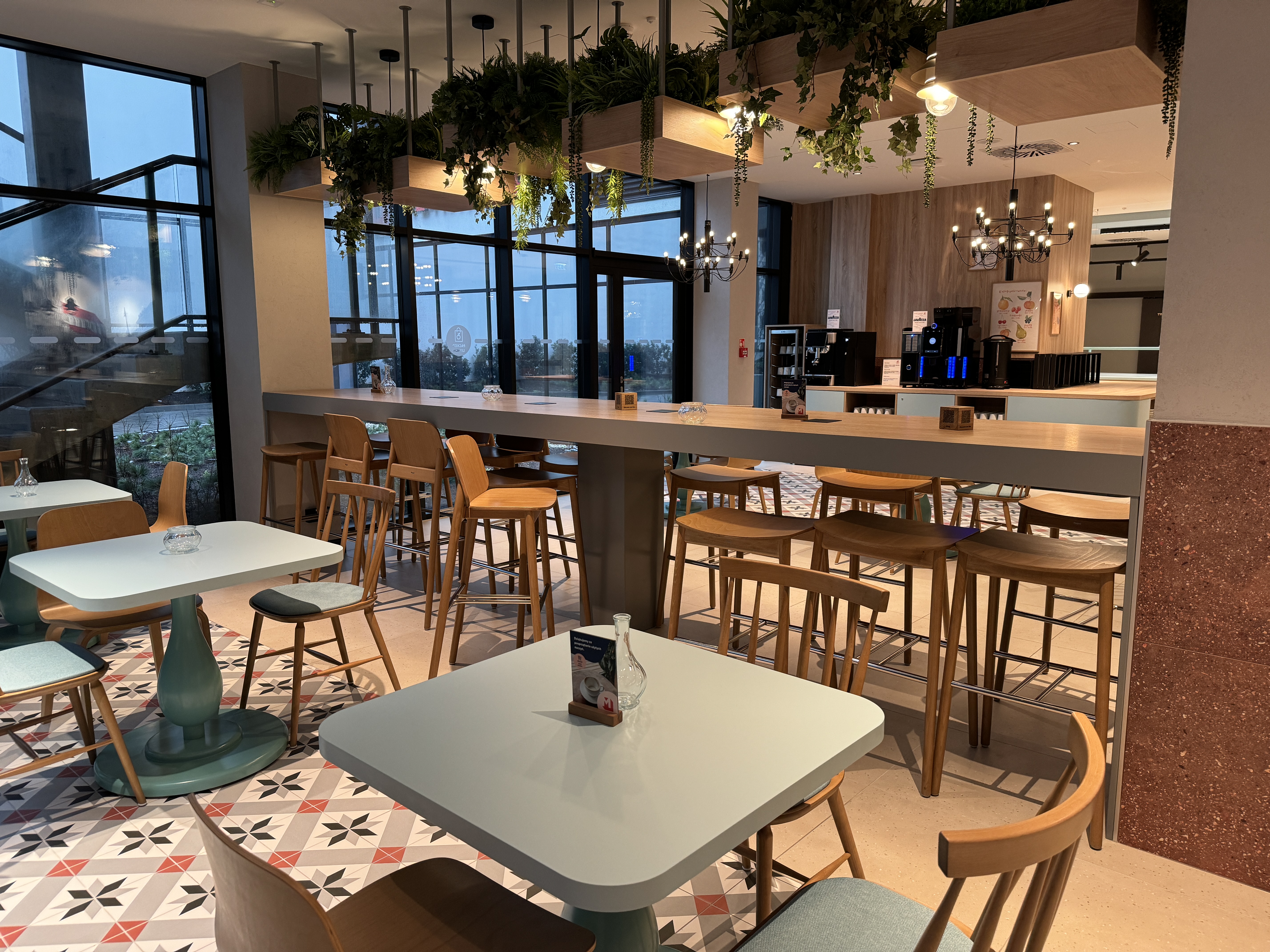 MEININGER Krakow Centrum dining tables MEININGER Krakow Centrum dining tables