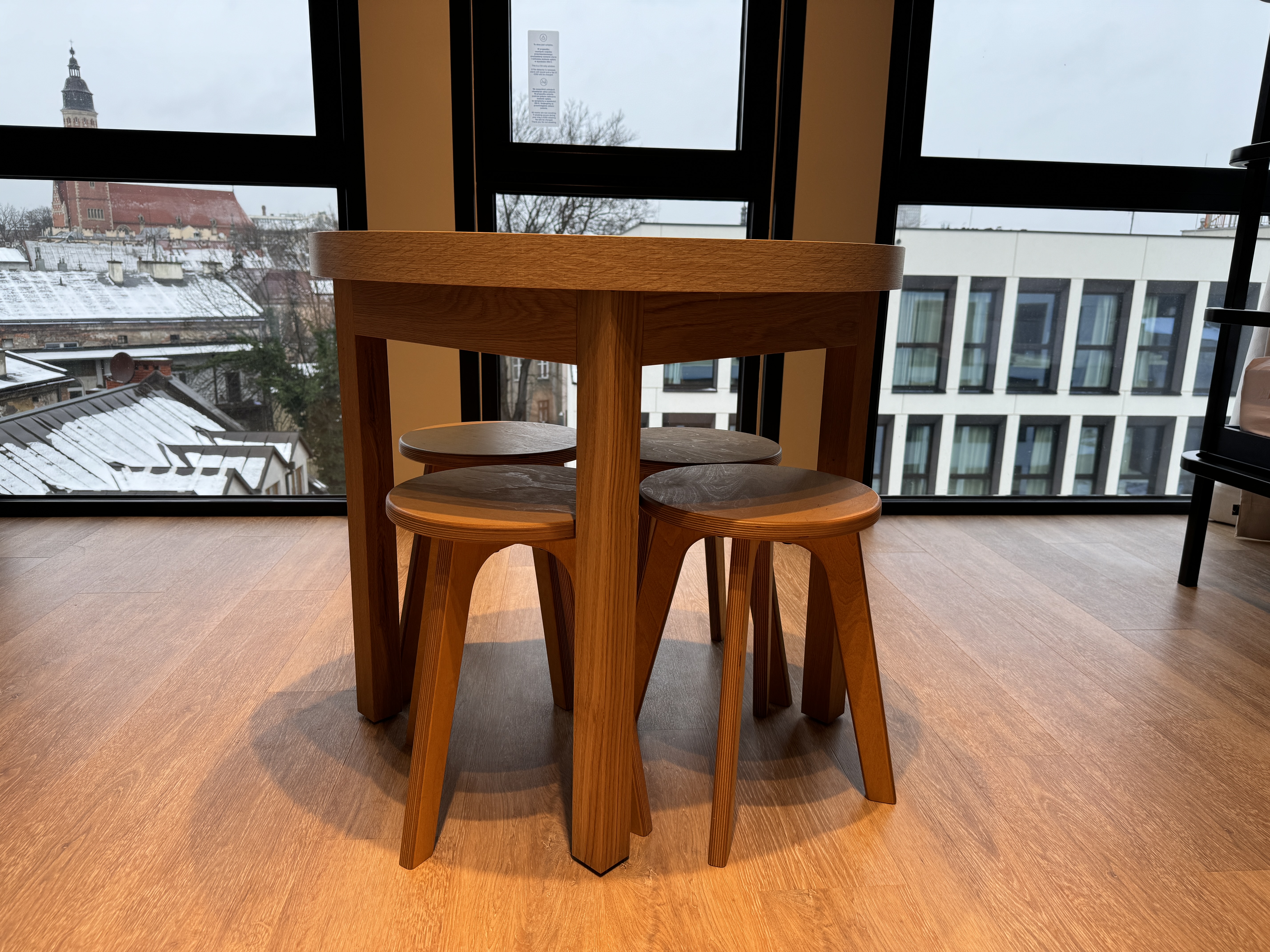 MEININGER Krakow Centrum family room table chairs MEININGER Krakow Centrum family room table chairs