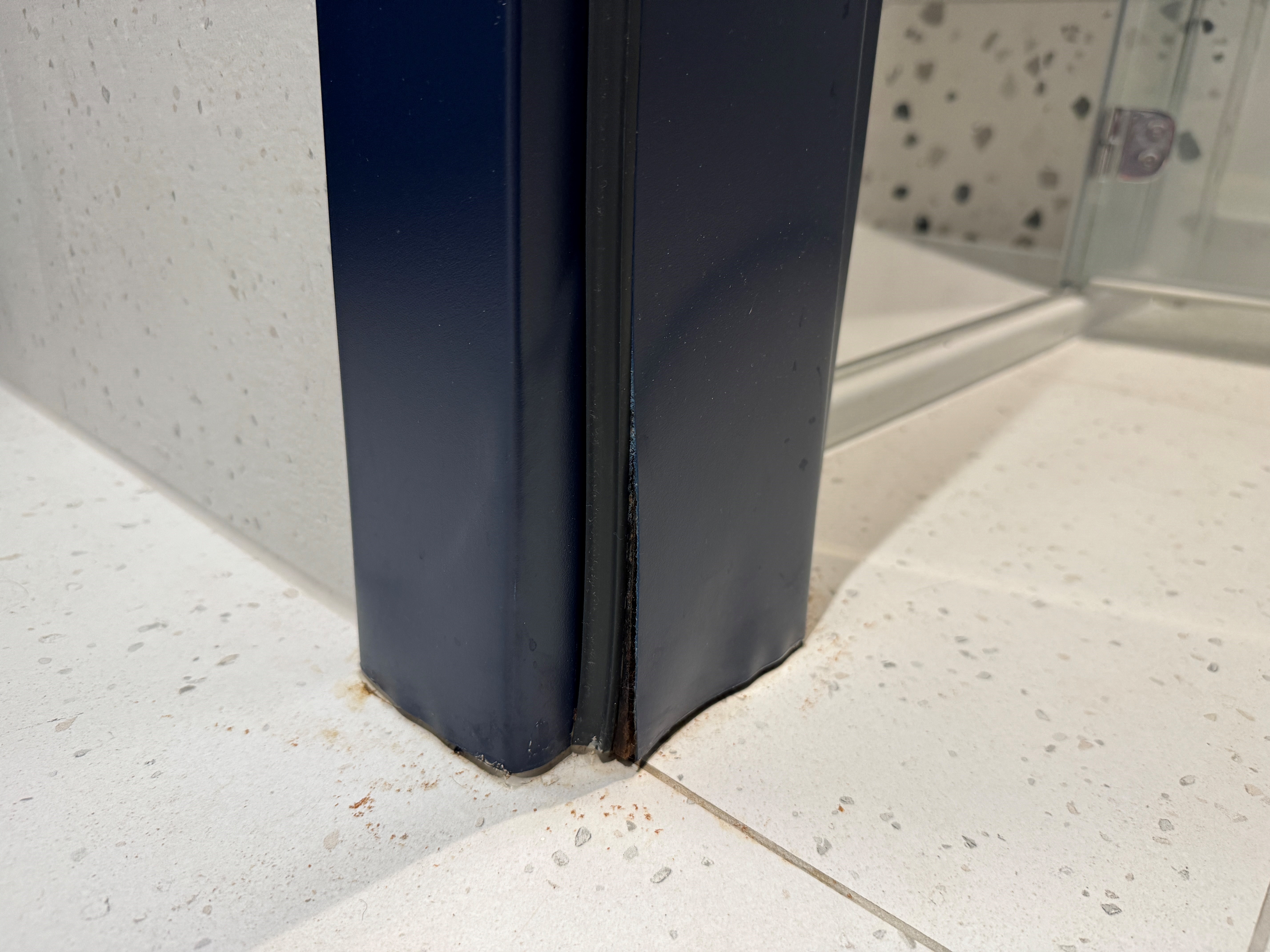 MEININGER Krakow Centrum shower damage MEININGER Krakow Centrum shower damage