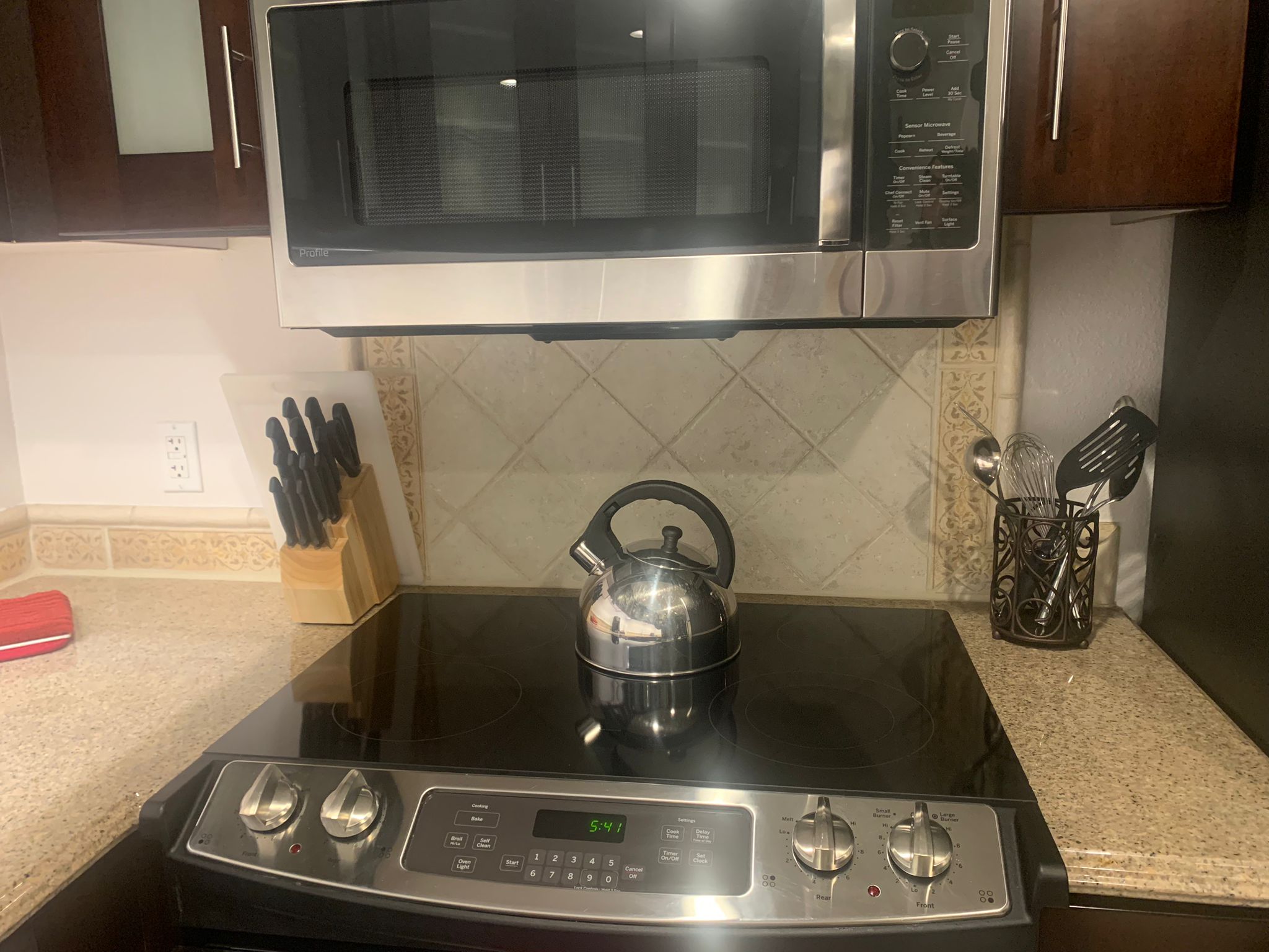 Marriotts Grand Chateau Las Vegas 2BR Villa kitchen stove and microwave