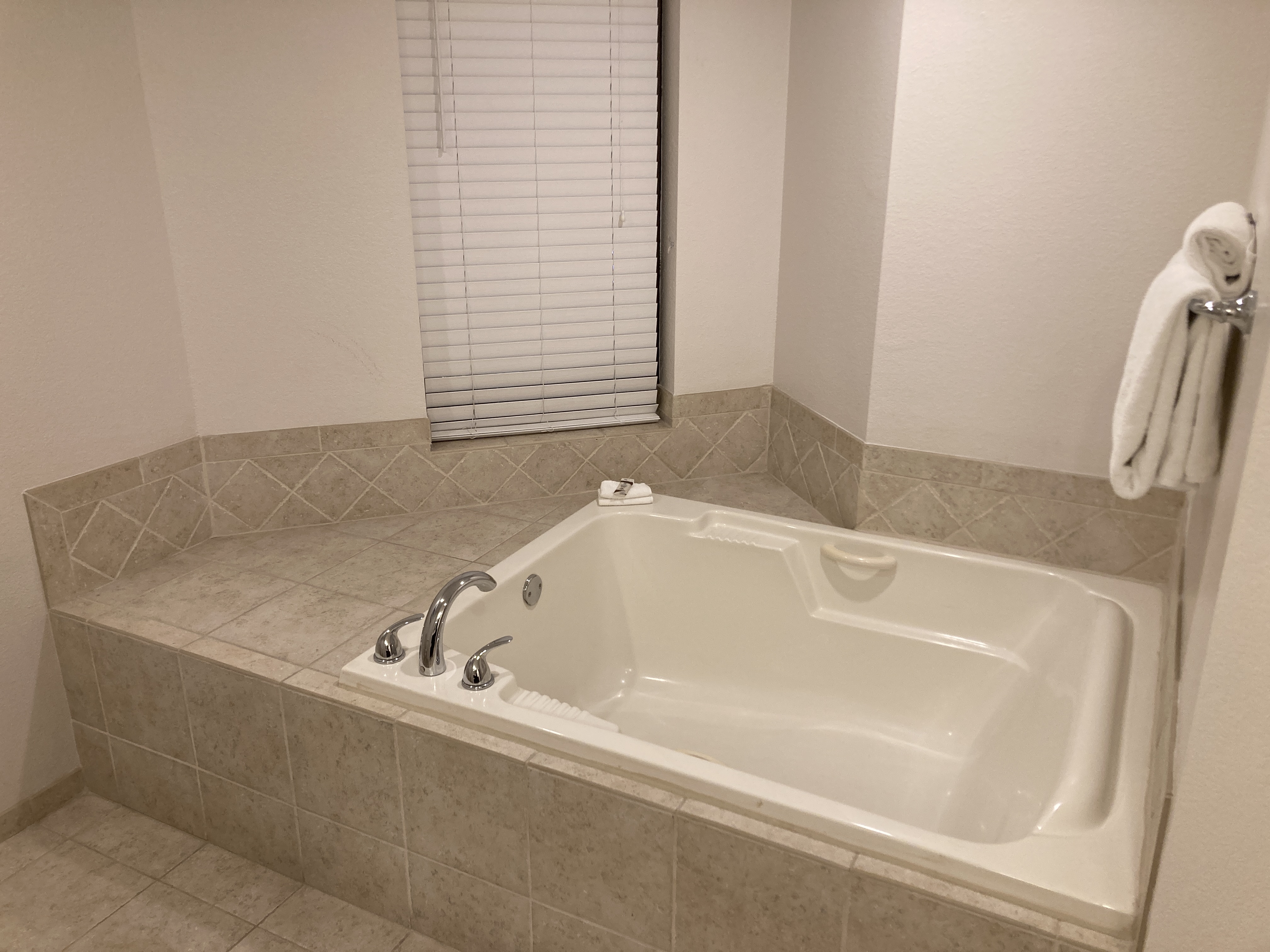 Marriotts Grand Chateau Las Vegas 2BR Villa master bathroom tub
