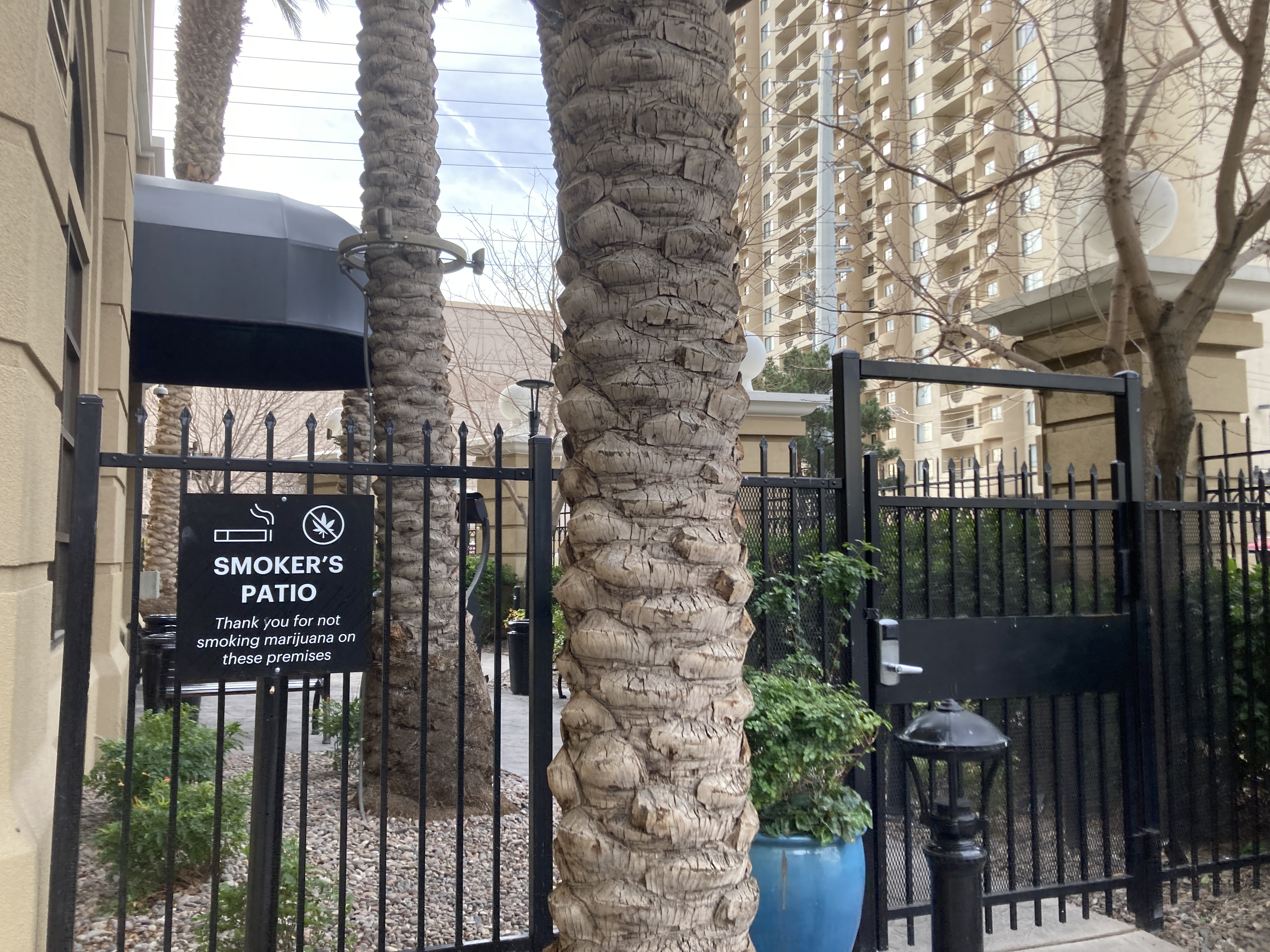 Marriotts Grand Chateau Las Vegas smoking area