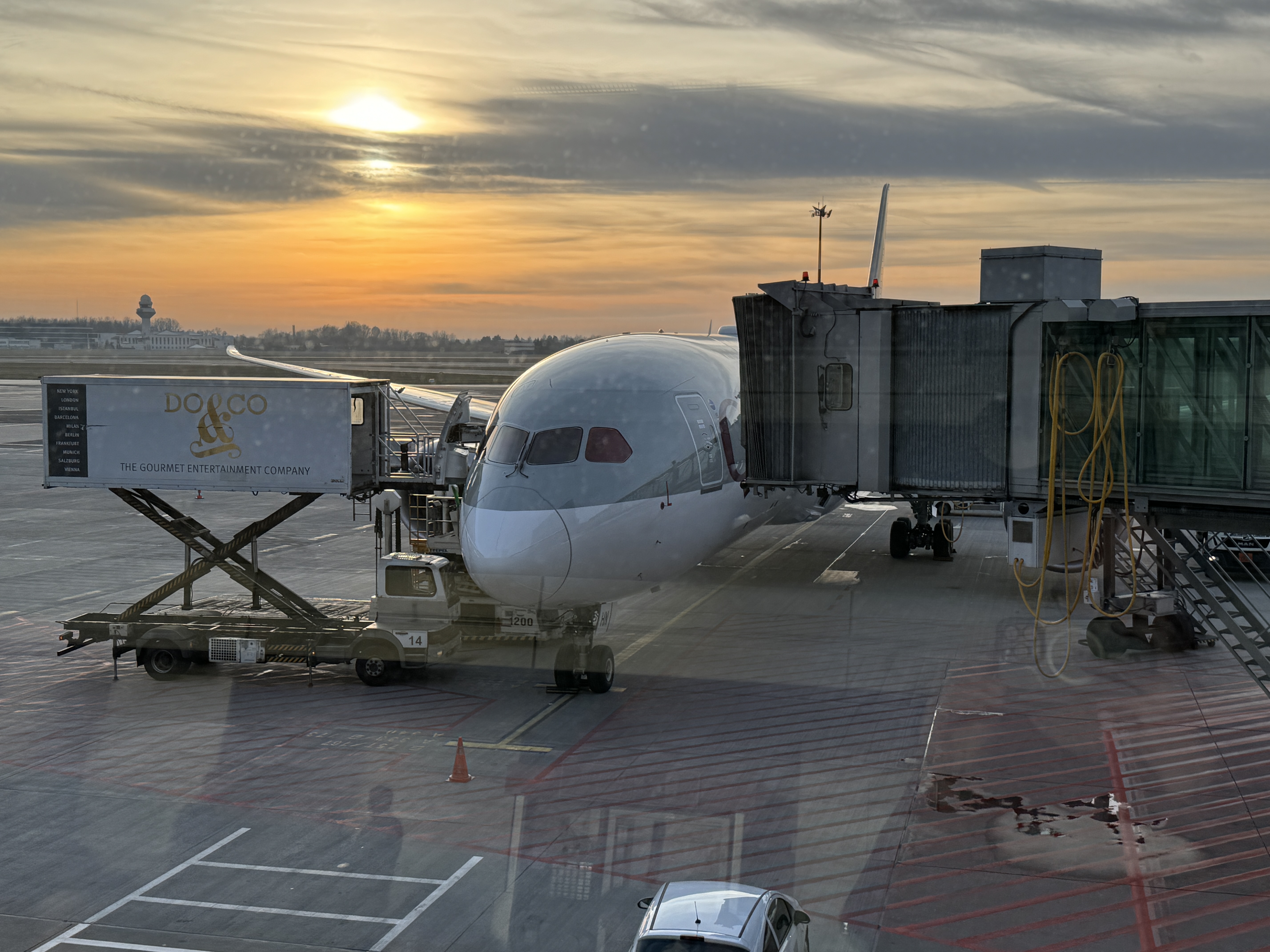 Qatar Airways Warsaw Airport aircraft Qatar Airways Warsaw Airport aircraft