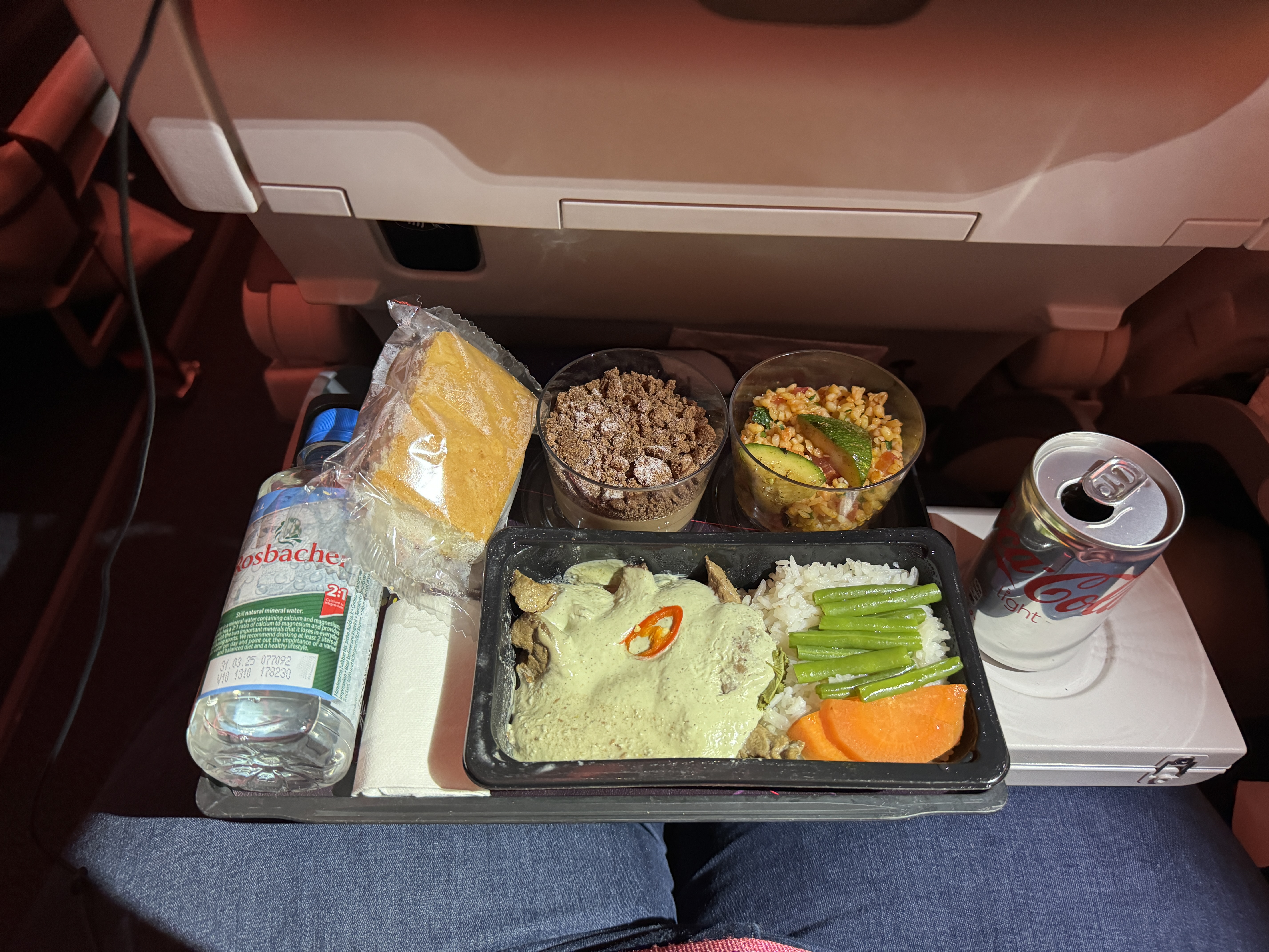 Qatar Airways economy WAW DOH 787 Thai beef curry Qatar Airways economy WAW DOH 787 Thai beef curry