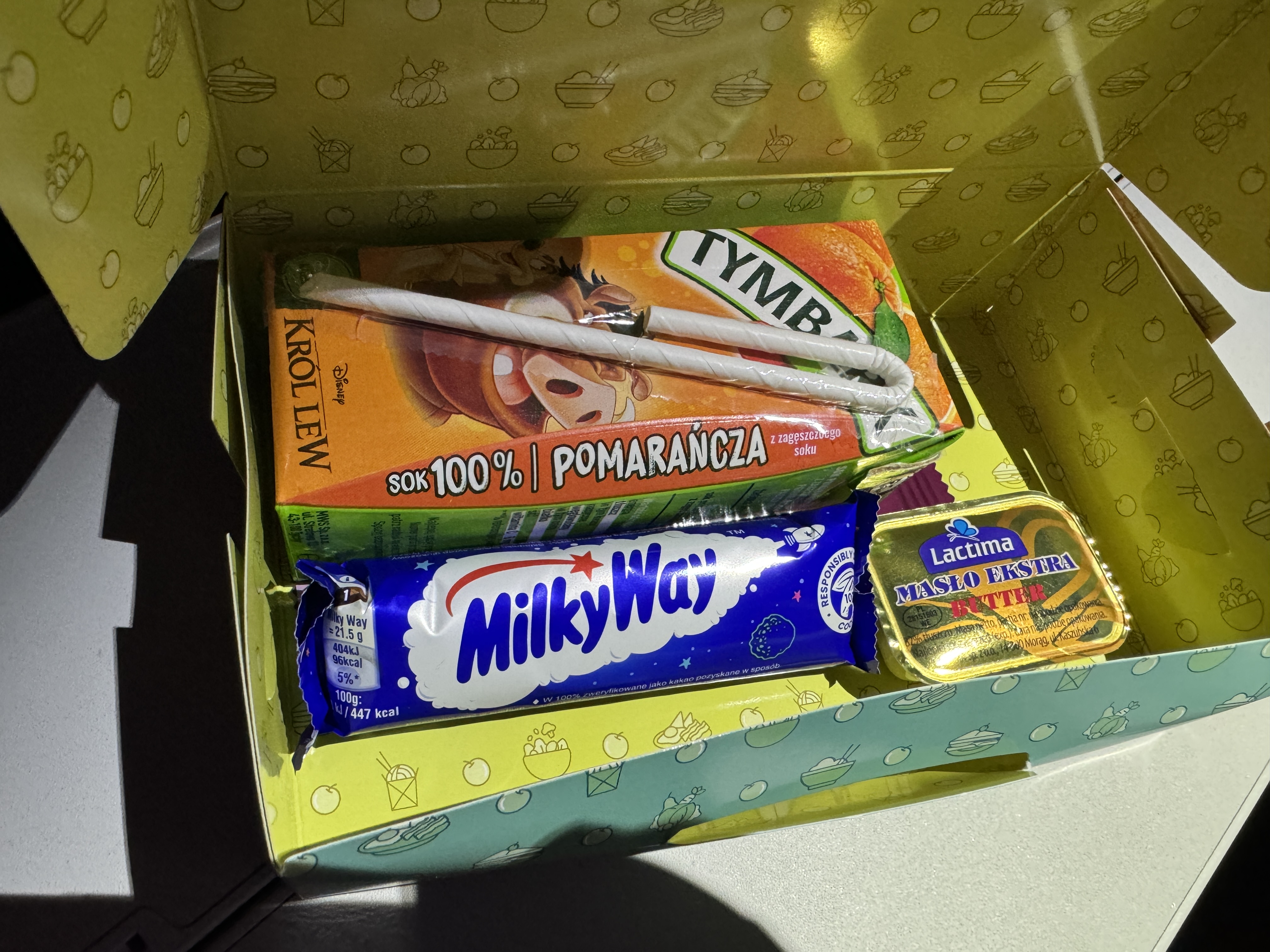 Qatar Airways economy WAW DOH 787 kids snack Qatar Airways economy WAW DOH 787 kids snack