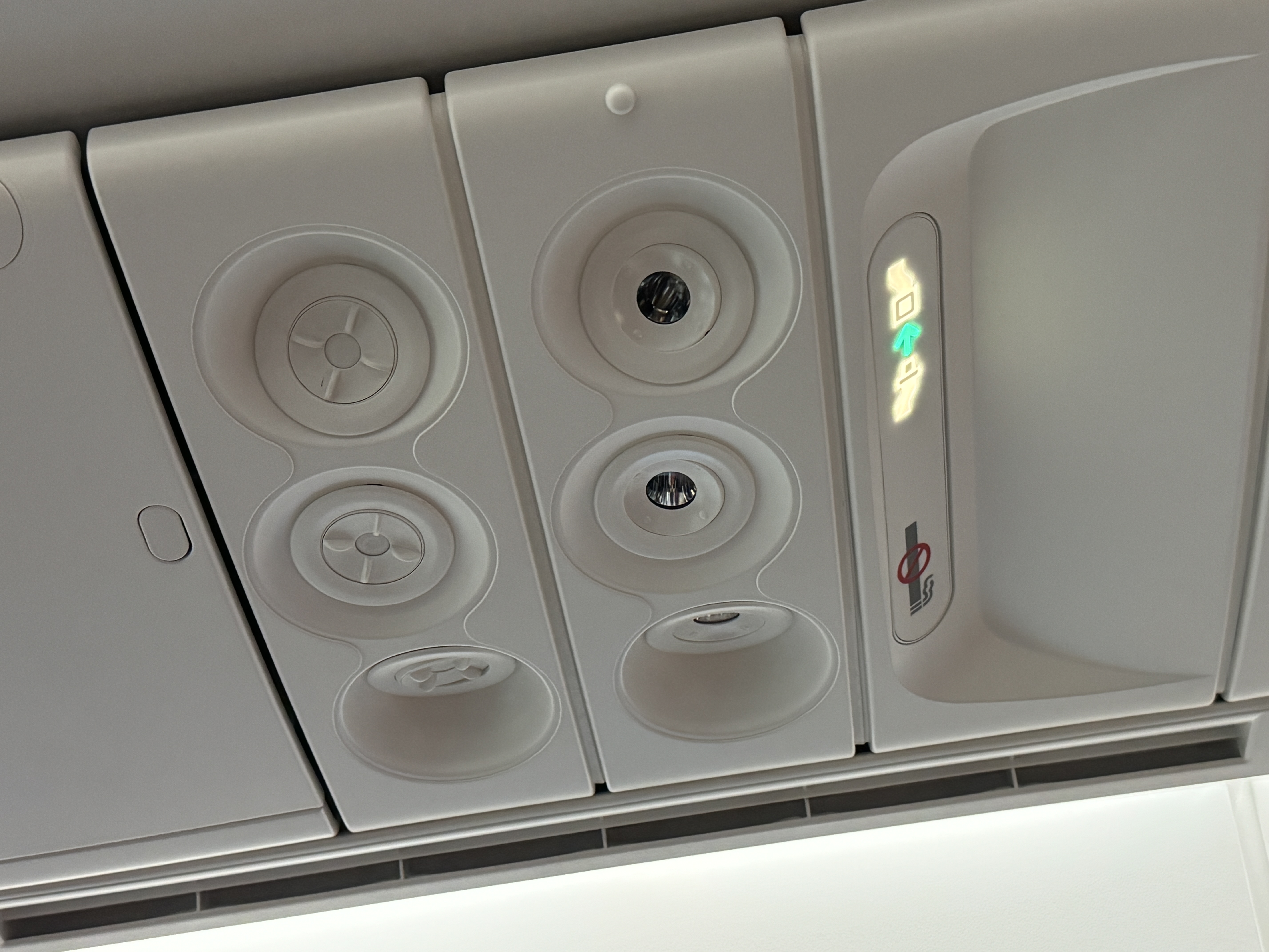 Qatar Airways economy WAW DOH 787 vent light Qatar Airways economy WAW DOH 787 vent light